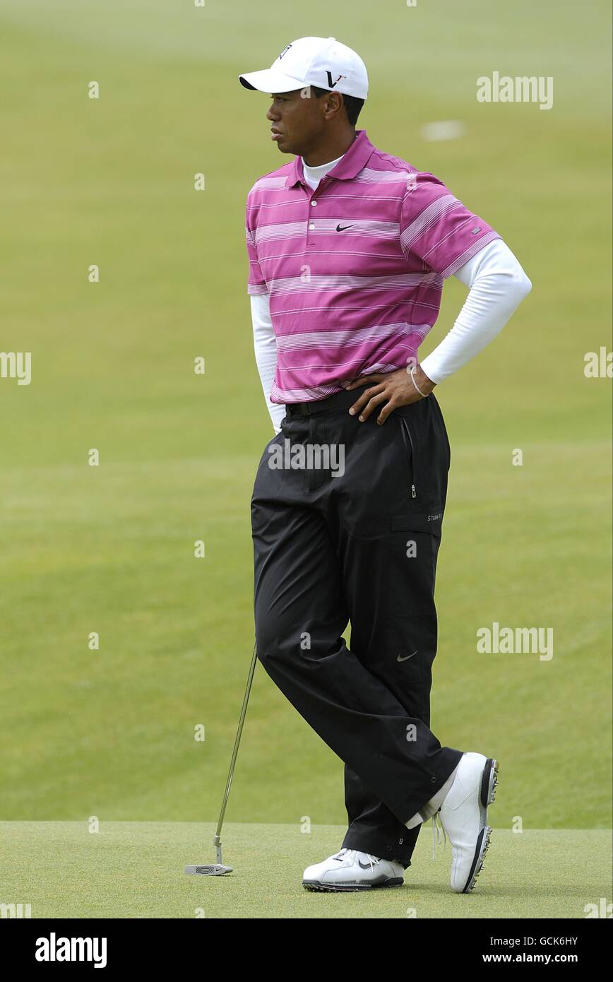Tiger Woods des États-Unis avec son nouveau putter lors de la première partie Du Championnat ouvert 2010 à St Andrews Banque D'Images