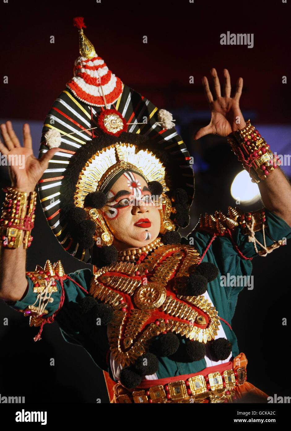 PHOTO UN interprète de la troupe culturelle Yakshagana Kendra pendant le Festival des cultures du monde, People Park, Dun Laoghaire. Banque D'Images