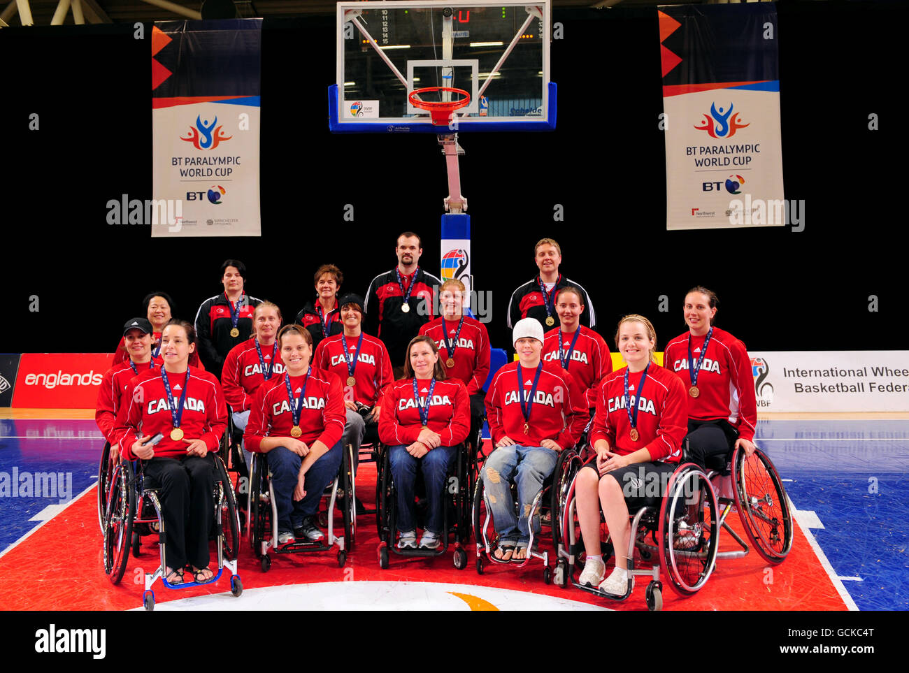 Paralympiques - coupe du monde paralympique BT 2010 - sixième jour - Manchester.Le Canada pose pour une photo après le match de basketball en fauteuil roulant lors de la coupe du monde paralympique BT à Sport City, Manchester. Banque D'Images