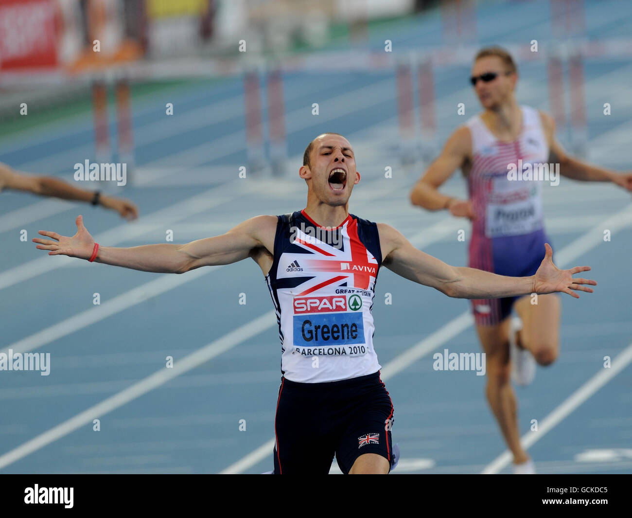 David Greene, en Grande-Bretagne, célèbre la victoire des 400 mètres haies pour hommes lors du cinquième jour des championnats d'Europe au stade olympique de Barcelone, en Espagne. Banque D'Images