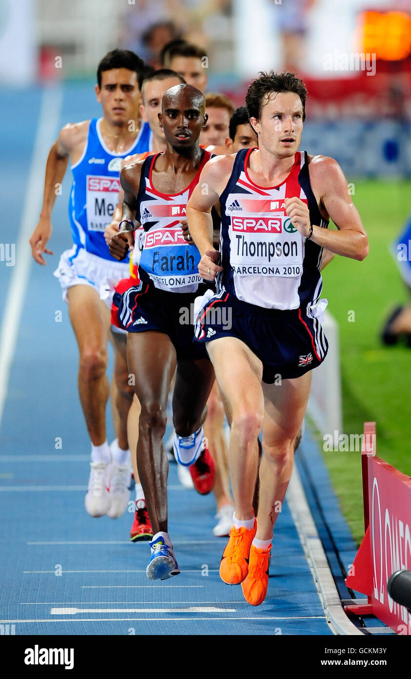 Athlétisme - Championnats d'Europe IAAF 2010 - première journée - Stade olympique.Mo Farah, en Grande-Bretagne, suit son coéquipier Chris Thompson sur la voie de la victoire lors de la finale de 10,000 mètres Banque D'Images