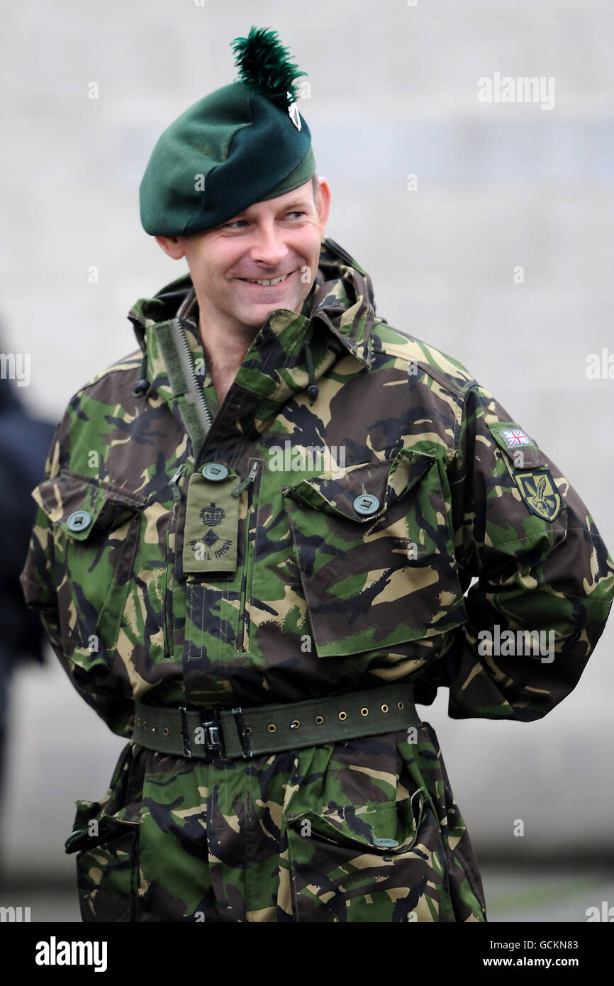 Ampics demi longueur mi soldat camouflage uniforme mangak lieutenant ...