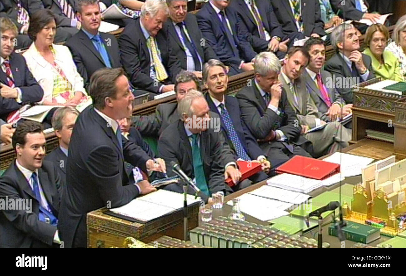 Le premier ministre David Cameron parle lors de questions au premier ministre à la Chambre des communes, Londres. Banque D'Images