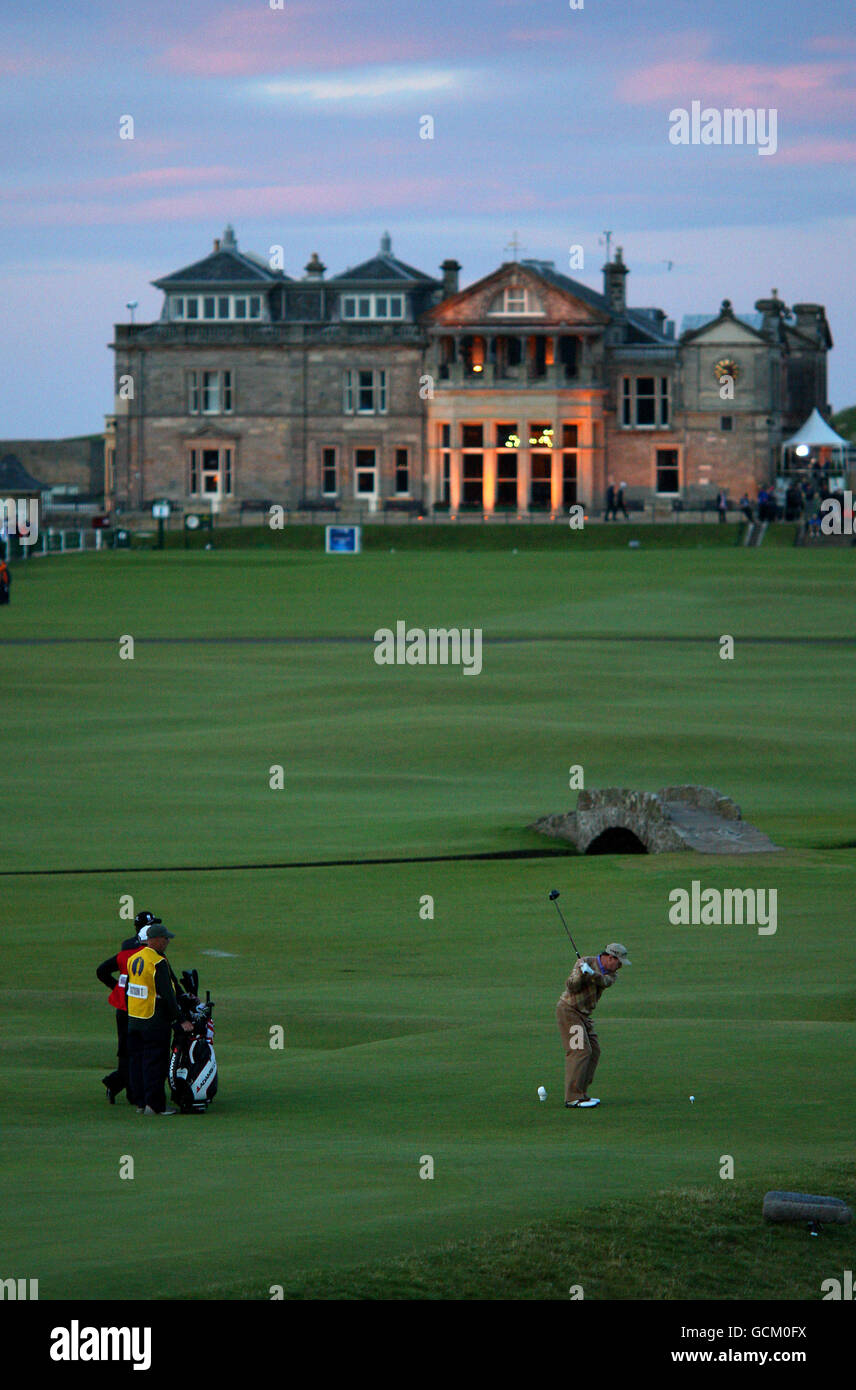 Golf - le championnat ouvert 2010 - deuxième tour - St Andrews Old course.Tom Watson, des États-Unis, est à la 18e étape du deuxième tour du Championnat d'Open 2010 à St Andrews, Fife, en Écosse Banque D'Images