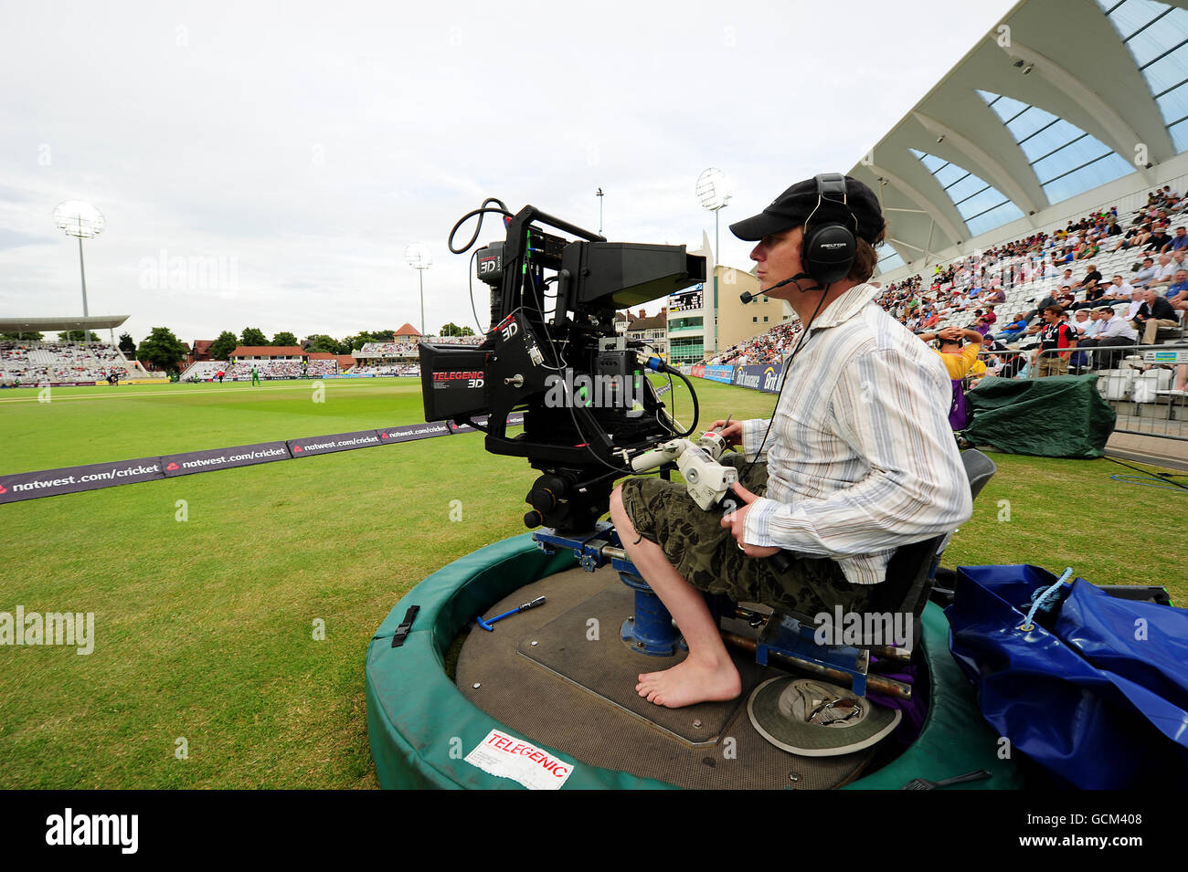 Cricket - série NatWest - First One Day International - Angleterre / Bangladesh - Trent Bridge. Les caméras de télévision Sky couvrent le jeu pour le visionnage en 3D Banque D'Images