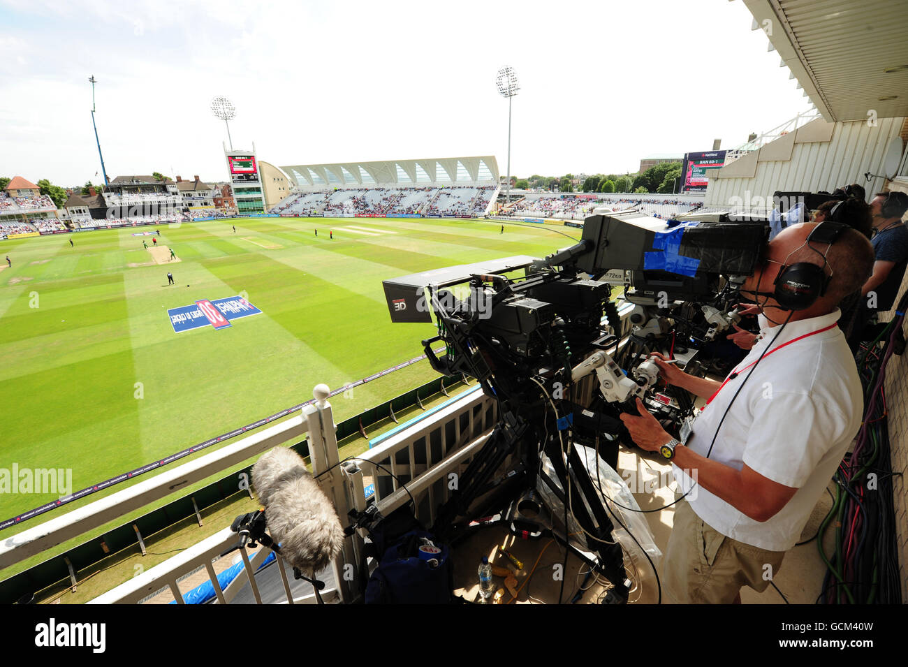 Cricket - série NatWest - First One Day International - Angleterre / Bangladesh - Trent Bridge. Les caméras de télévision Sky couvrent le jeu pour le visionnage en 3D Banque D'Images