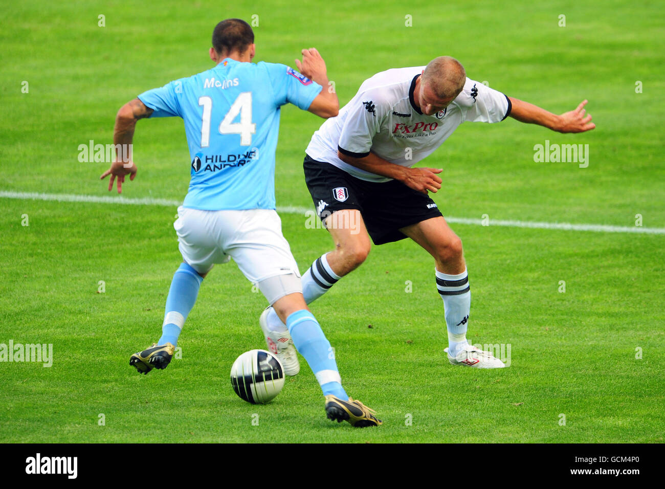 Guillermo Molins de Malmo FF et Brede Hangeland de Fulham Banque D'Images