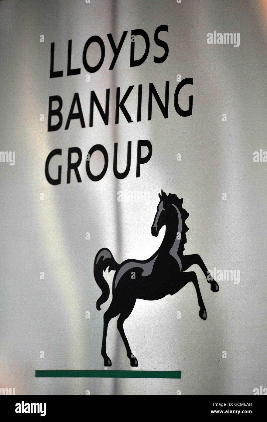 Le signe du bâtiment Lloyds Banking Group sur Gresham Street, dans la City de Londres, alors que la banque a salué aujourd'hui une « étape importante » après avoir retrouvé le bénéfice au cours du premier semestre avec un excédent de 1.6 milliards. Banque D'Images