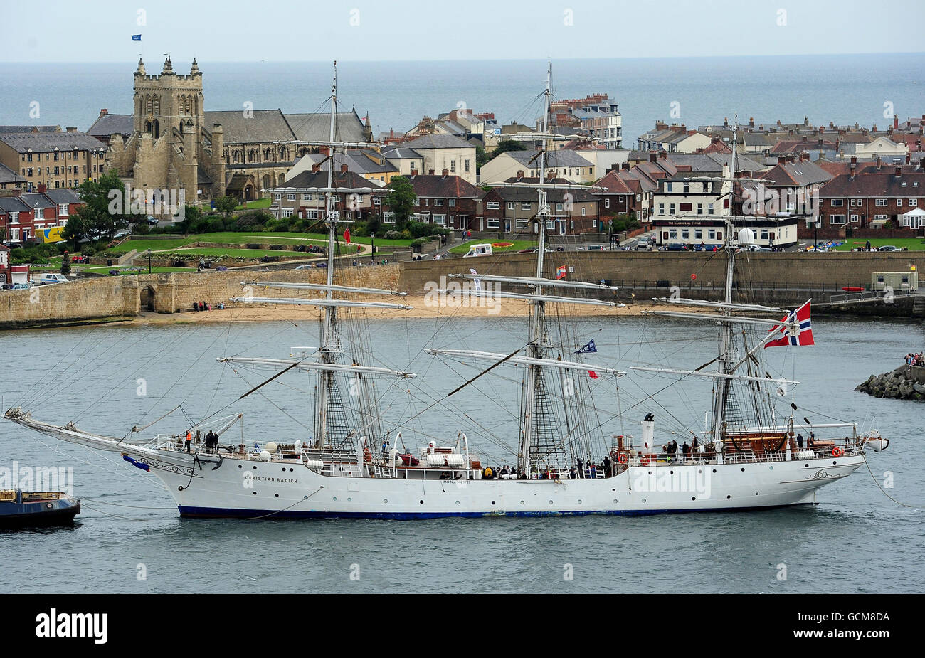 Le grand navire Christian Radich arrive à Hartlepool Marina avant la deuxième course des Tall Ships races 2010. Banque D'Images