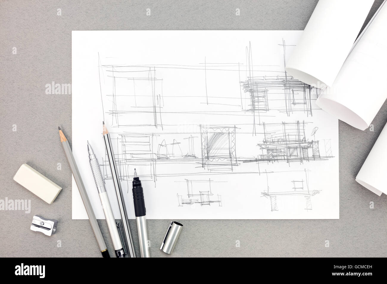 L'intérieur de l'architecture dessin à main concept rénovation avec bobines de papier et crayons Banque D'Images