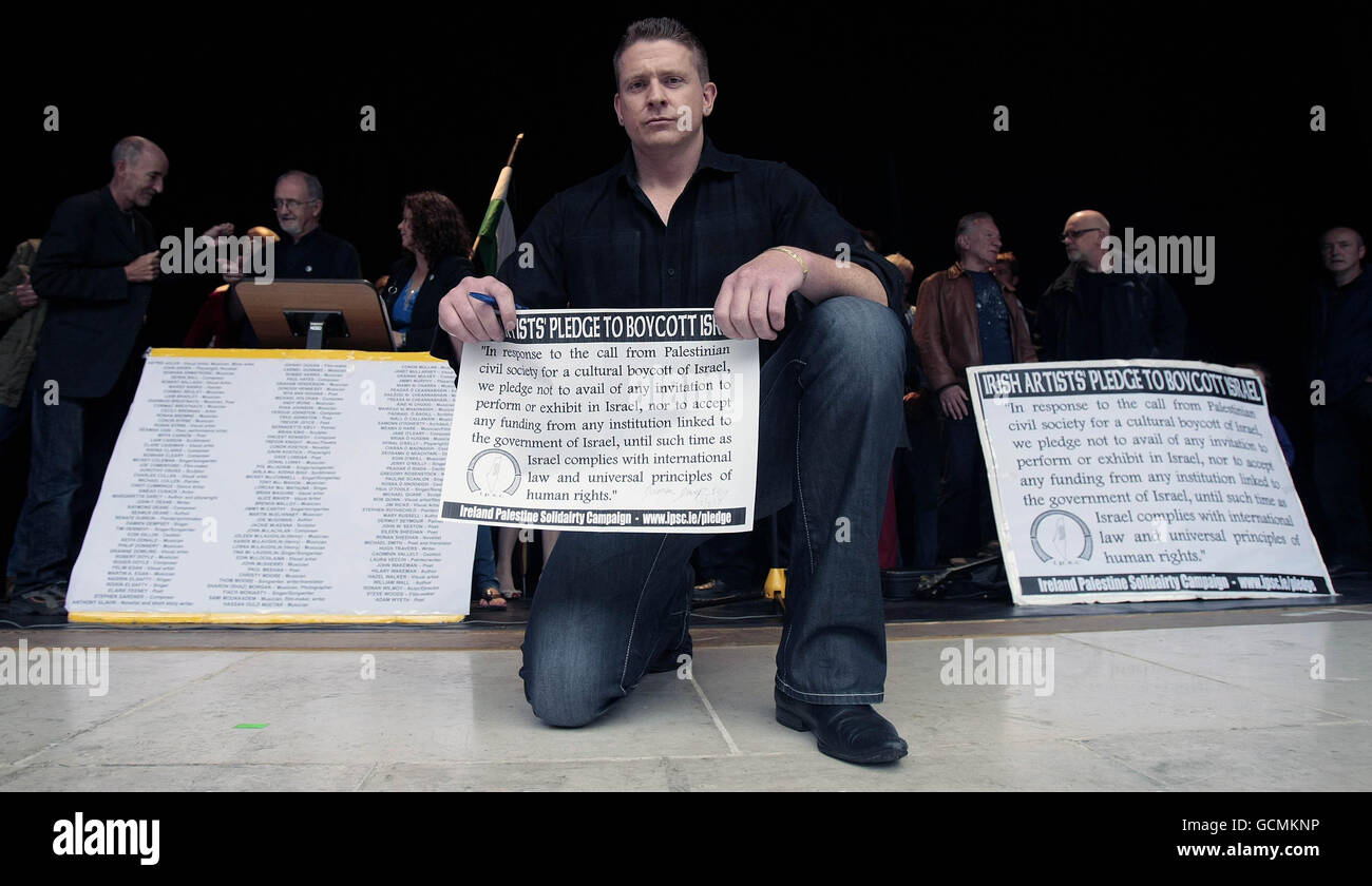 Damien Dempsey rejoint d'autres artistes et musiciens irlandais à Temple Bar à Dublin dans le cadre de l'engagement de 130 artistes irlandais à boycotter Israël de la campagne de solidarité de l'Irlande pour la Palestine (IPSC). Banque D'Images