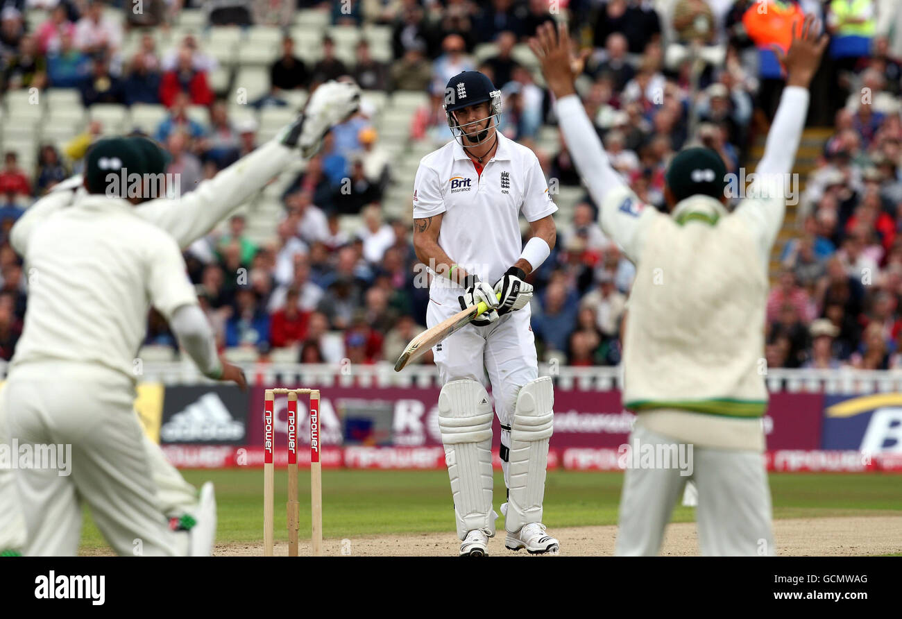 Kevin Pietersen d'Angleterre survit à un appel lors du second test de npower à Edgbaston, Birmingham. Banque D'Images