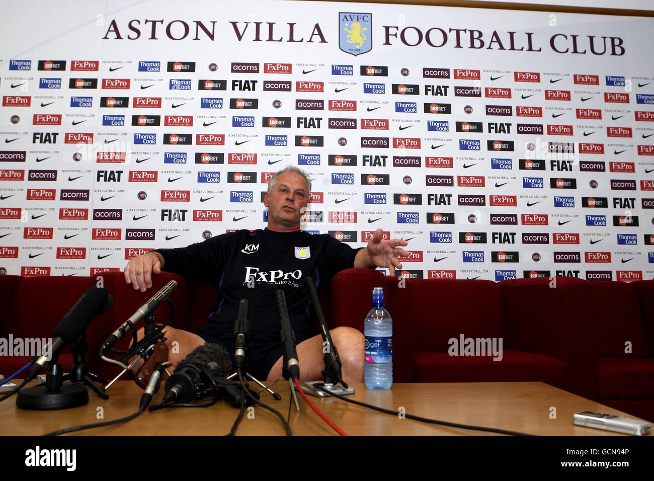 Football - Conférence de presse Aston Villa - complexe d'entraînement de santé Bodymoor.Kevin MacDonald, responsable de la conciergerie de la Villa Aston, parle lors de la conférence de presse au complexe de formation de la santé de Bodymoor, à Suton Coldfield. Banque D'Images