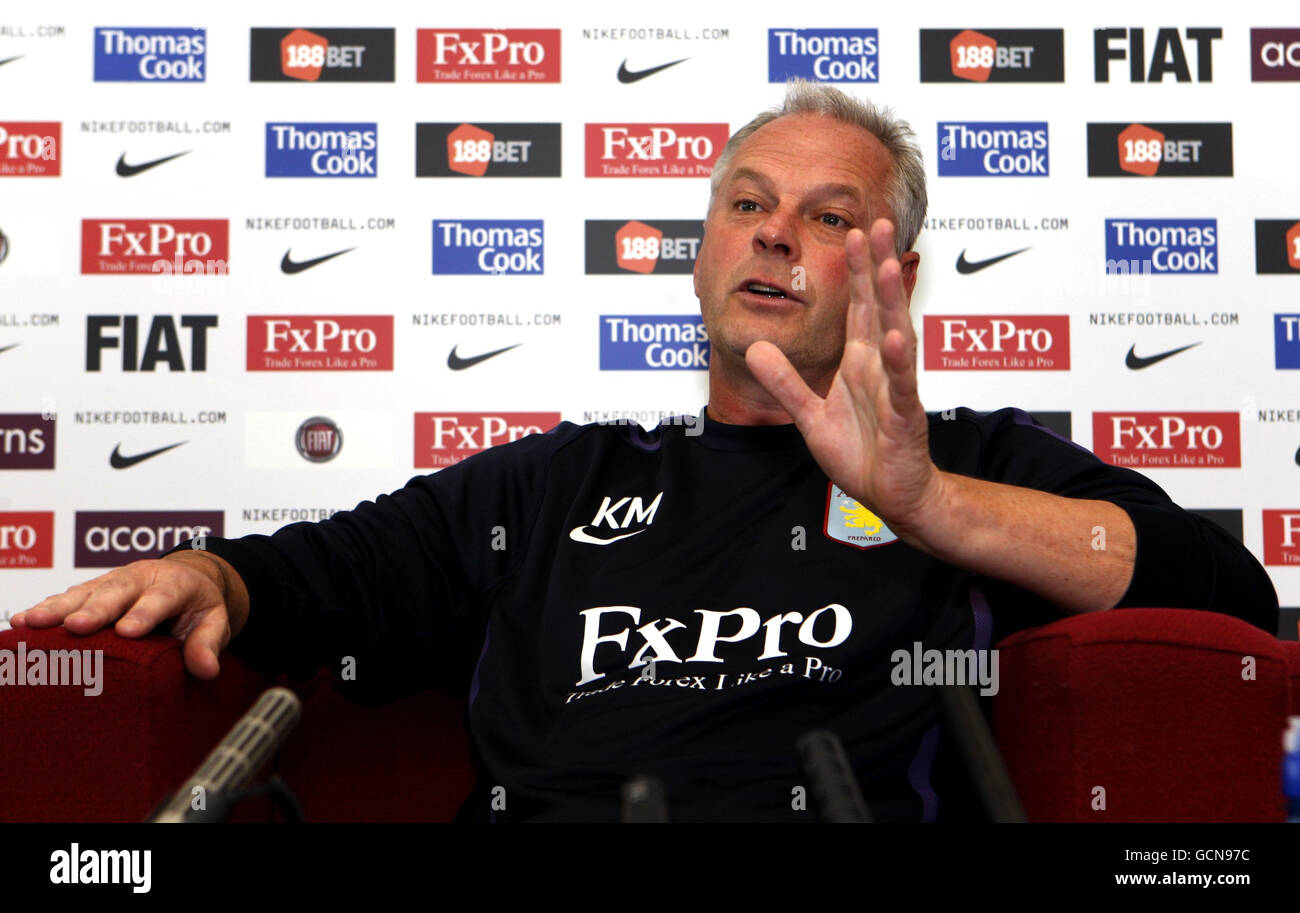Football - Conférence de presse Aston Villa - complexe d'entraînement de santé Bodymoor.Kevin MacDonald, responsable de la conciergerie de la Villa Aston, parle lors de la conférence de presse au complexe de formation de la santé de Bodymoor, à Suton Coldfield. Banque D'Images