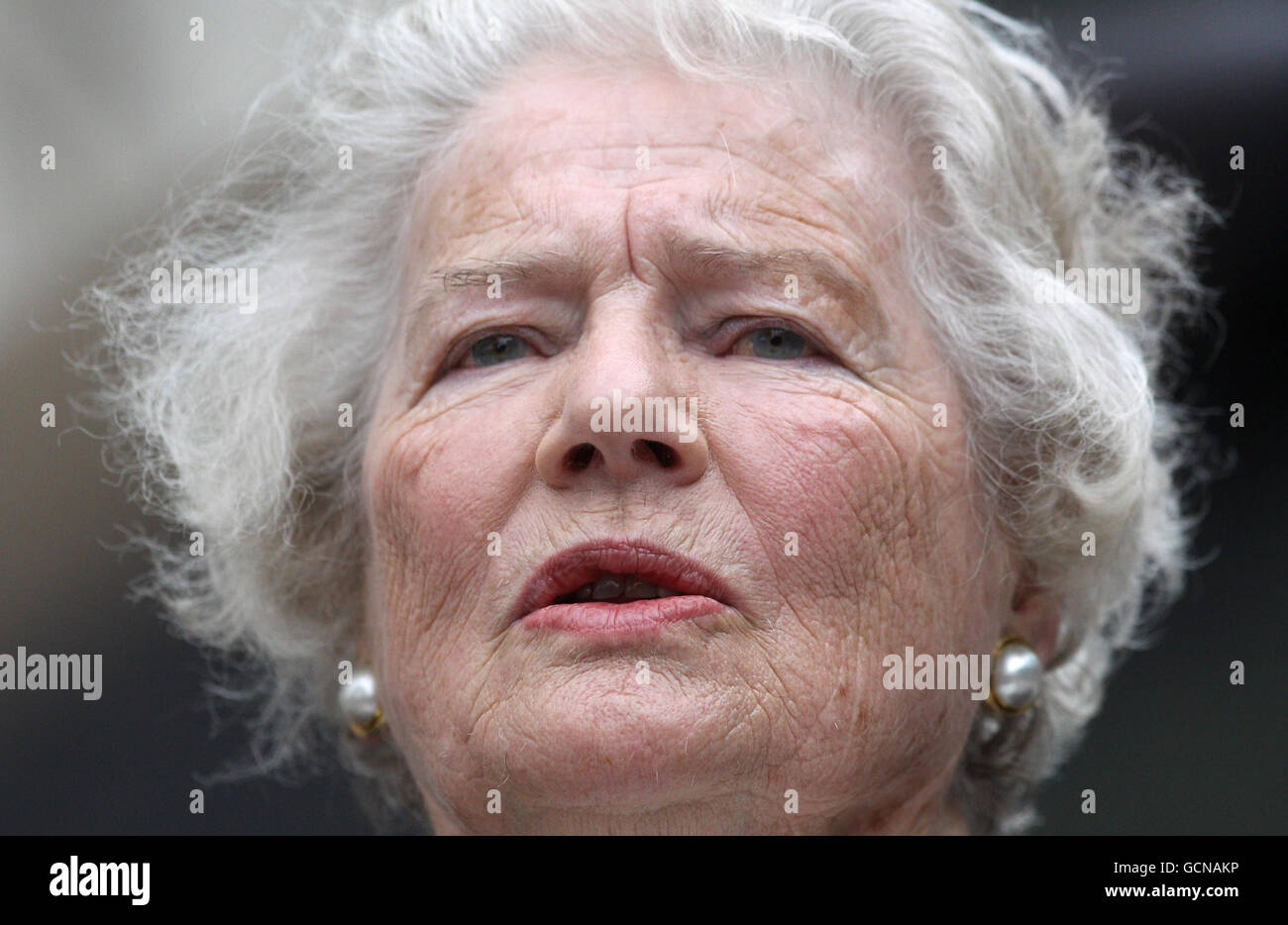 La fille de Winston Churchill, Lady Soames, parle devant les salles de guerre de Churchill dans le centre de Londres où Robert Hardy a lu le discours de Winston Churchill « The Muns » pour commémorer le 70e anniversaire de la bataille d'Angleterre. Banque D'Images