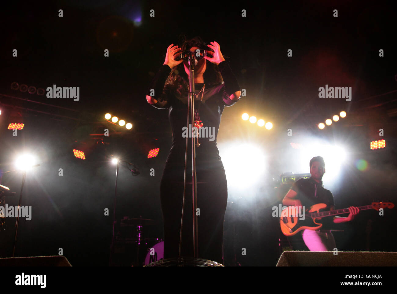 Marina et les Diamonds qui se sont performances sur la scène Festival Republic au Reading Festival. Banque D'Images