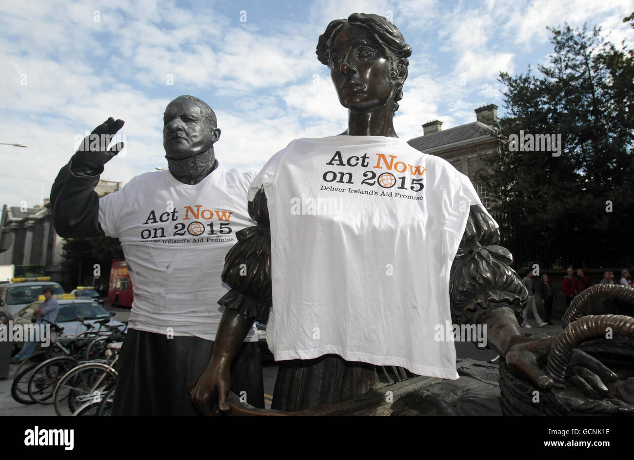 Marcel, la statue humaine de Dublin participe à un appel photo de la statue de Molly Malone à Grafton Street, Dublin, pour Dochas, l'association des organisations non gouvernementales irlandaises de développement. Banque D'Images