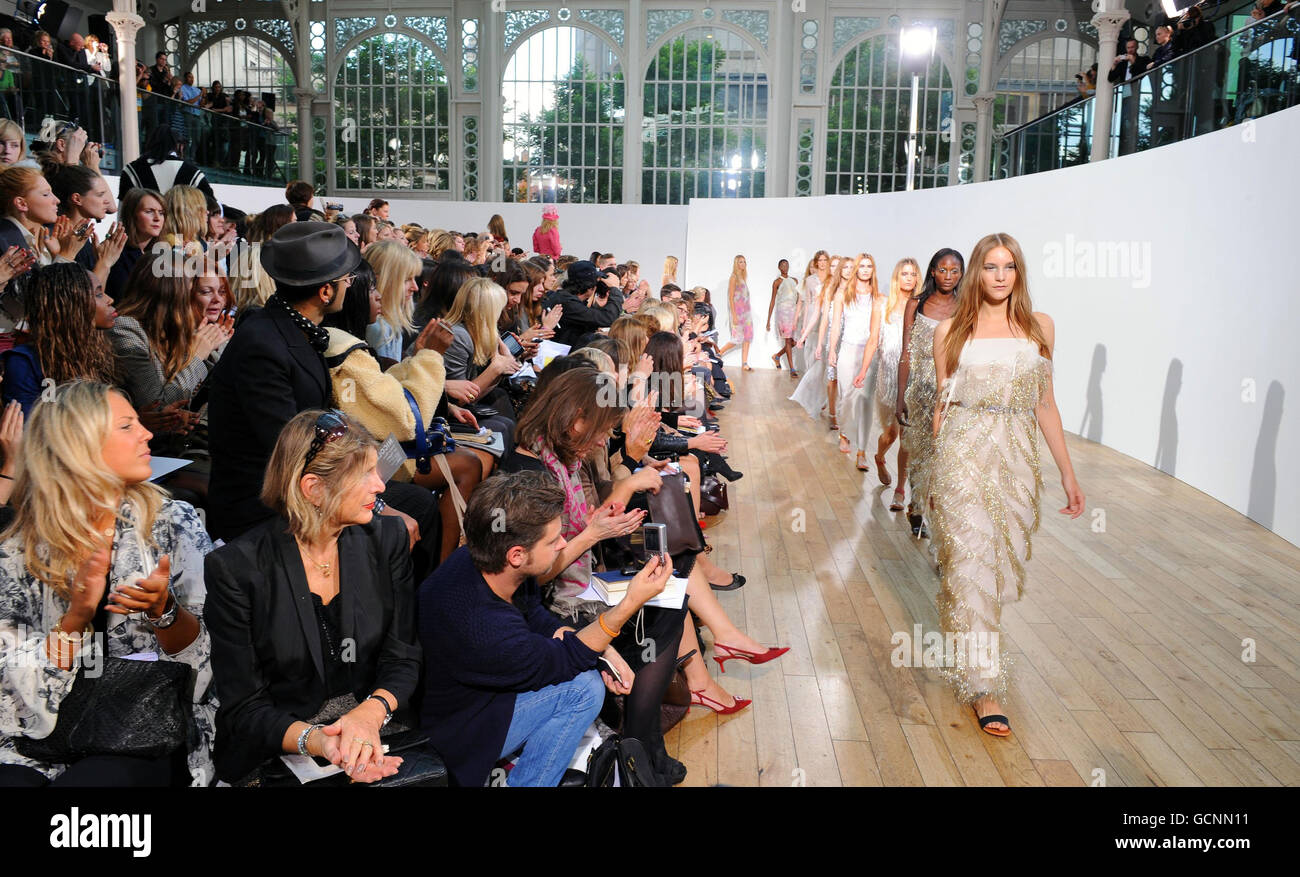 Nicole Farhi Catwalk - London Fashion Week Banque D'Images