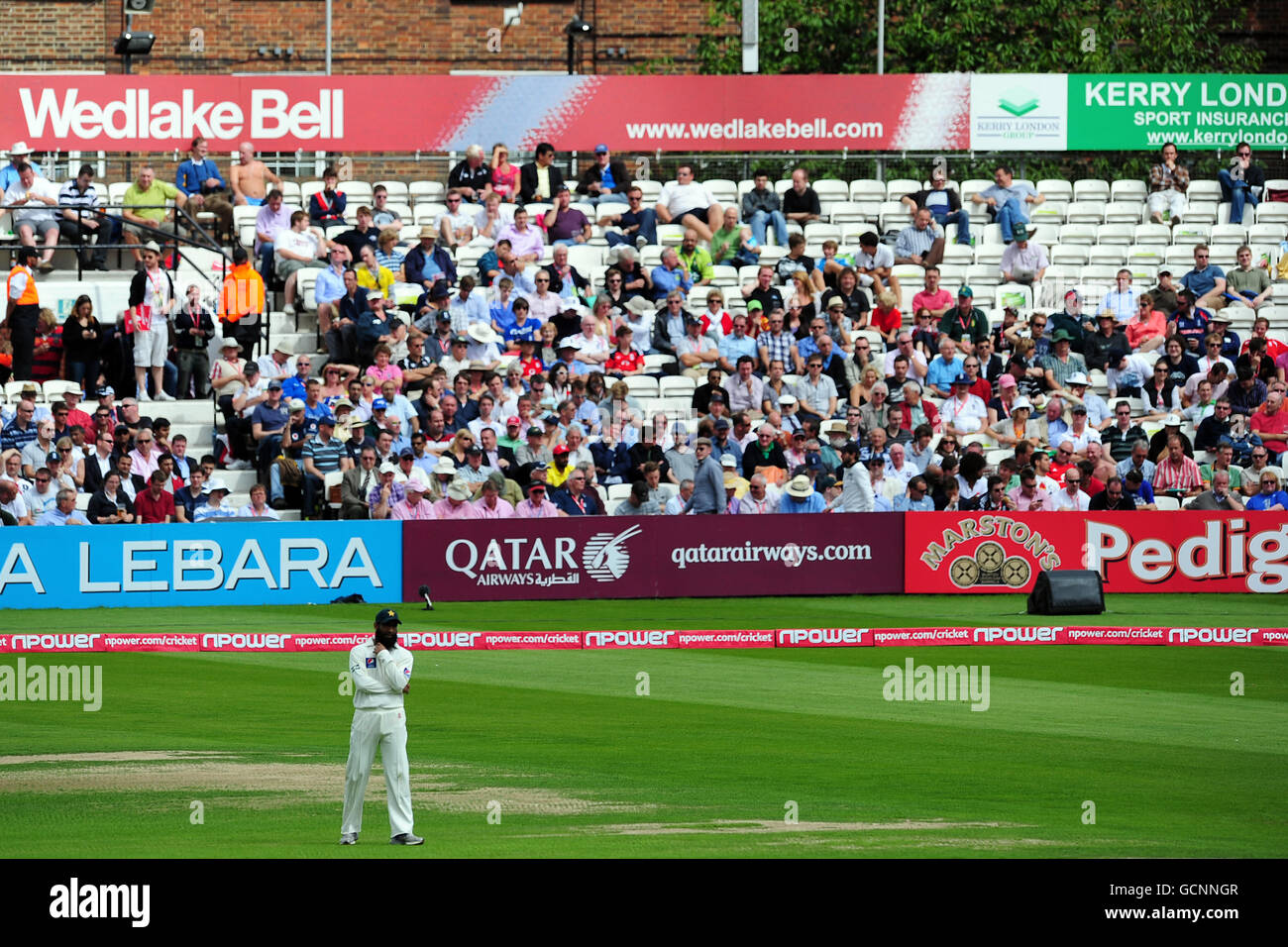 Cricket - troisième test de npower - première journée - Angleterre / Pakistan - le Brit Insurance Oval.Vue générale de la signalisation dans les stands du Brit Oval Banque D'Images