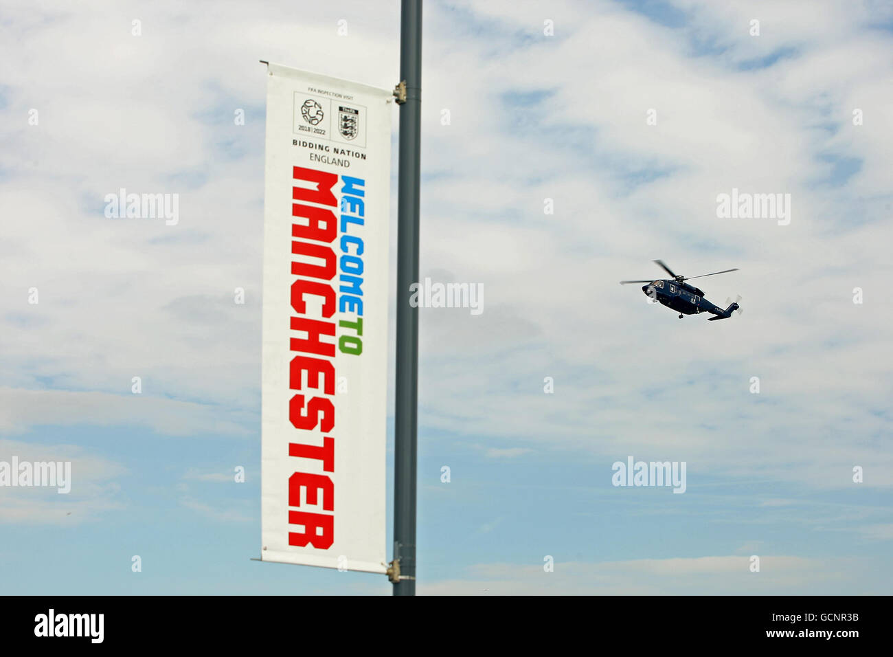 Football - inspection de la coupe du monde de la FIFA 2018 - troisième jour - Stade de la ville de Manchester.L'équipe d'inspection de la FIFA arrive en hélicoptère lors de l'inspection de la coupe du monde 2018 de la FIFA au stade de Manchester, à Manchester. Banque D'Images