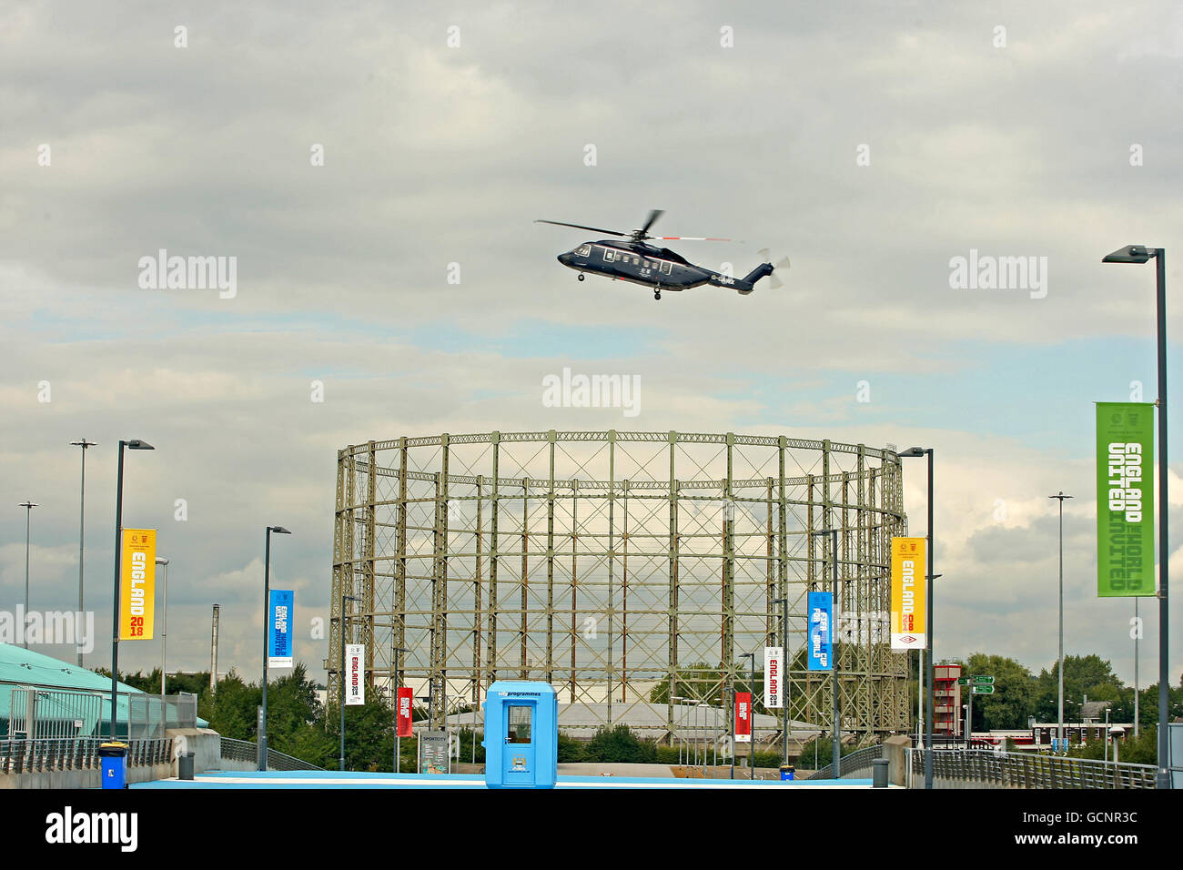 Football - inspection de la coupe du monde de la FIFA 2018 - troisième jour - Stade de la ville de Manchester.L'équipe d'inspection de la FIFA arrive en hélicoptère lors de l'inspection de la coupe du monde 2018 de la FIFA au stade de Manchester, à Manchester. Banque D'Images