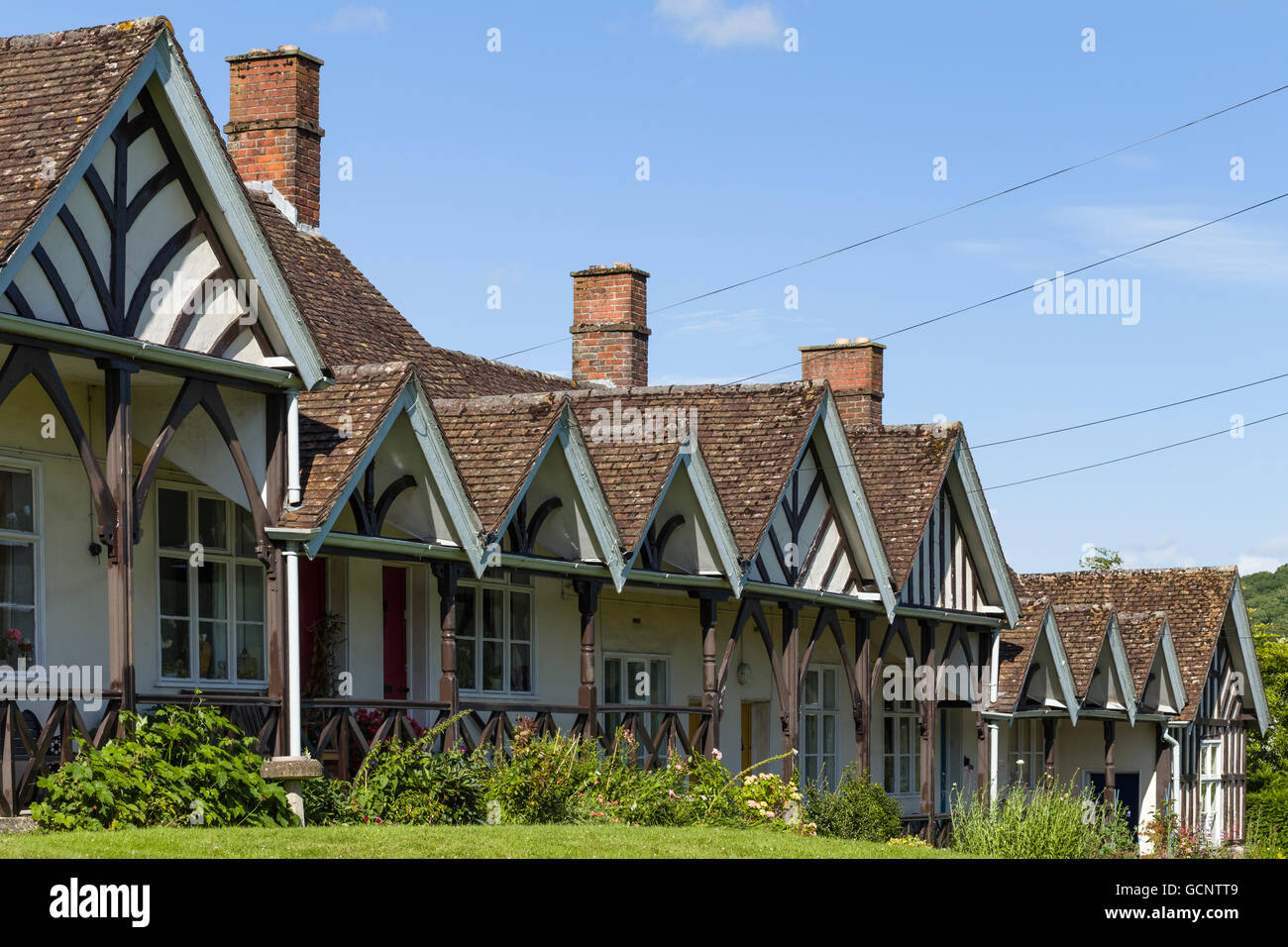 Rowland Hill's hospices, Wotton-under-edge, un bâtiment victorien de style Tudor de 1887. Banque D'Images