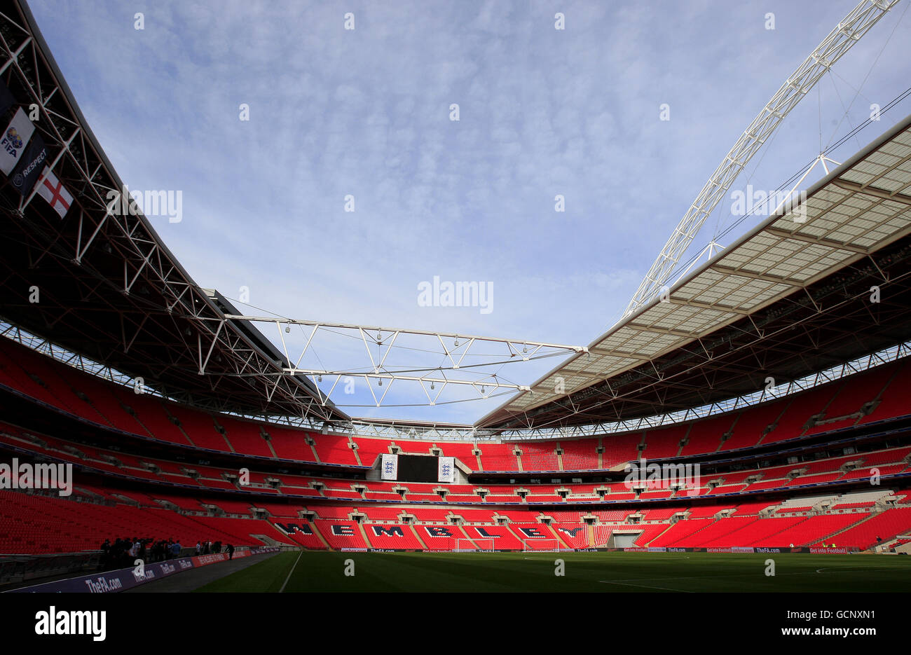 Football - UEFA Euro 2012 - qualification - Groupe G - Angleterre / Bulgarie - Angleterre entraînement - deuxième jour - Stade Wembley. Vue générale du stade Wembley avec le toit ouvert Banque D'Images