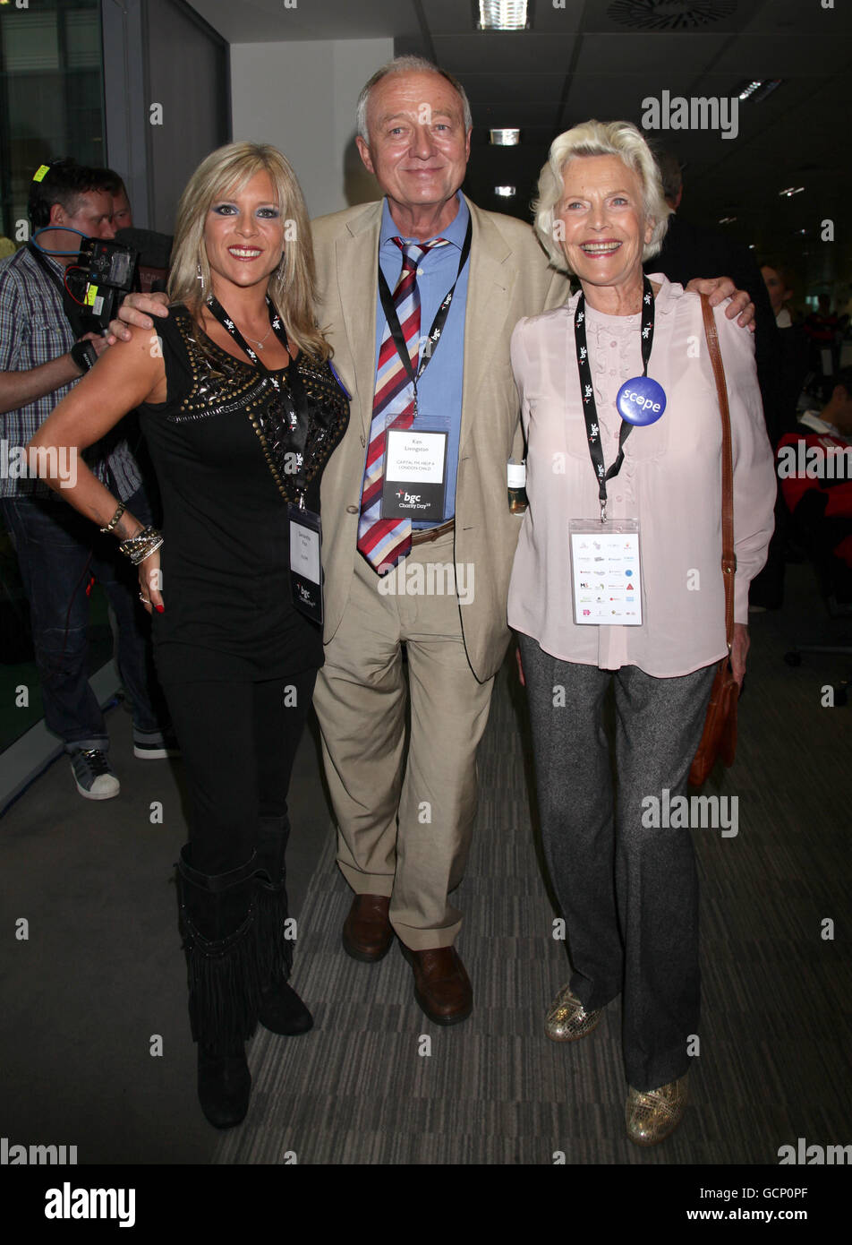 (De gauche à droite) Samantha Fox, Ken Livingstone et rend hommage à Blackman sur le terrain de négociation lors de la 6e Journée annuelle de la charité du partenaire de la BGC, à la place Churchill à Canary Wharf, à l'est de Londres. Banque D'Images