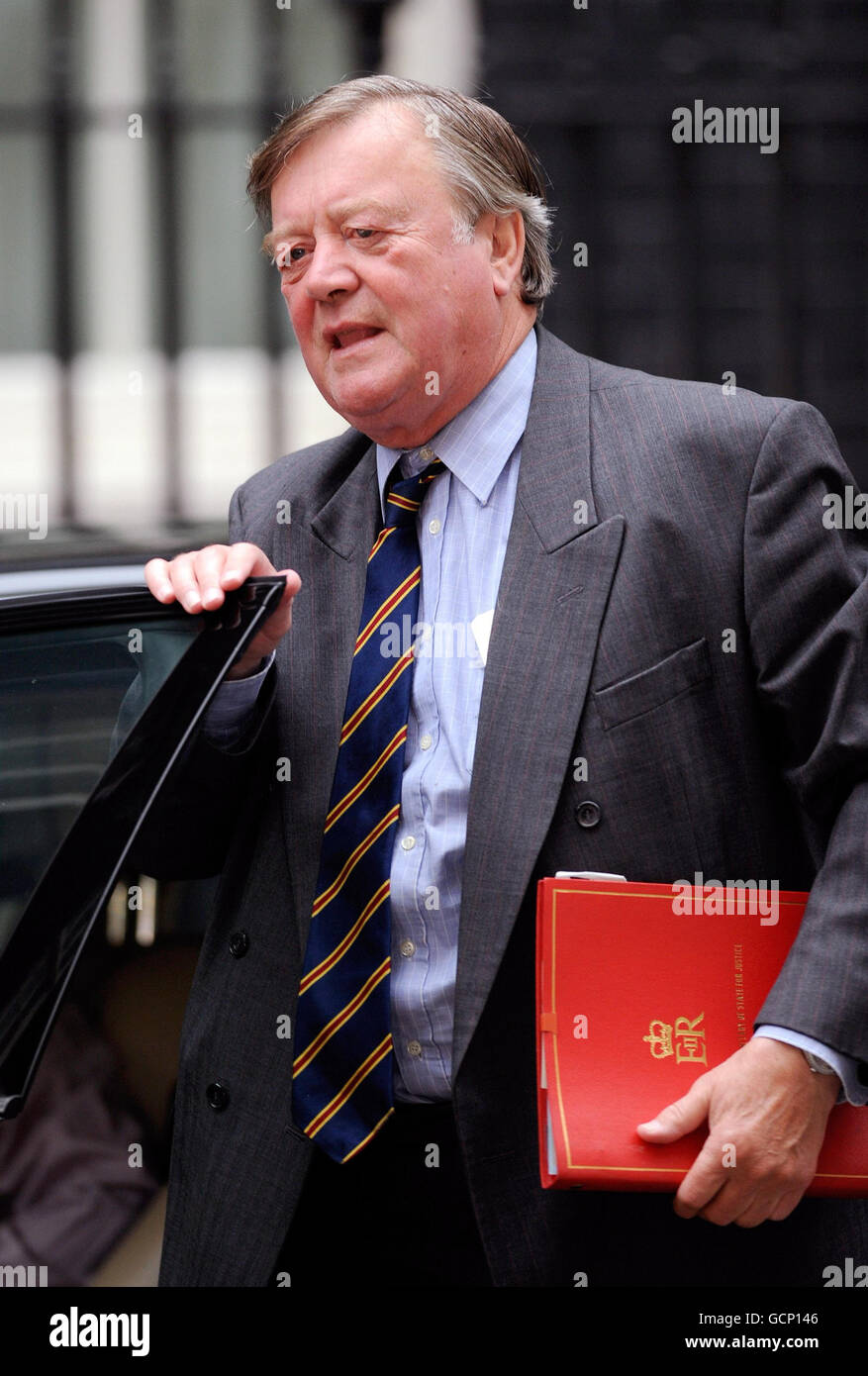 Le ministre de la Justice Kenneth Clarke se présente pour une réunion du Cabinet au 10 Downing Street, à Londres. Banque D'Images