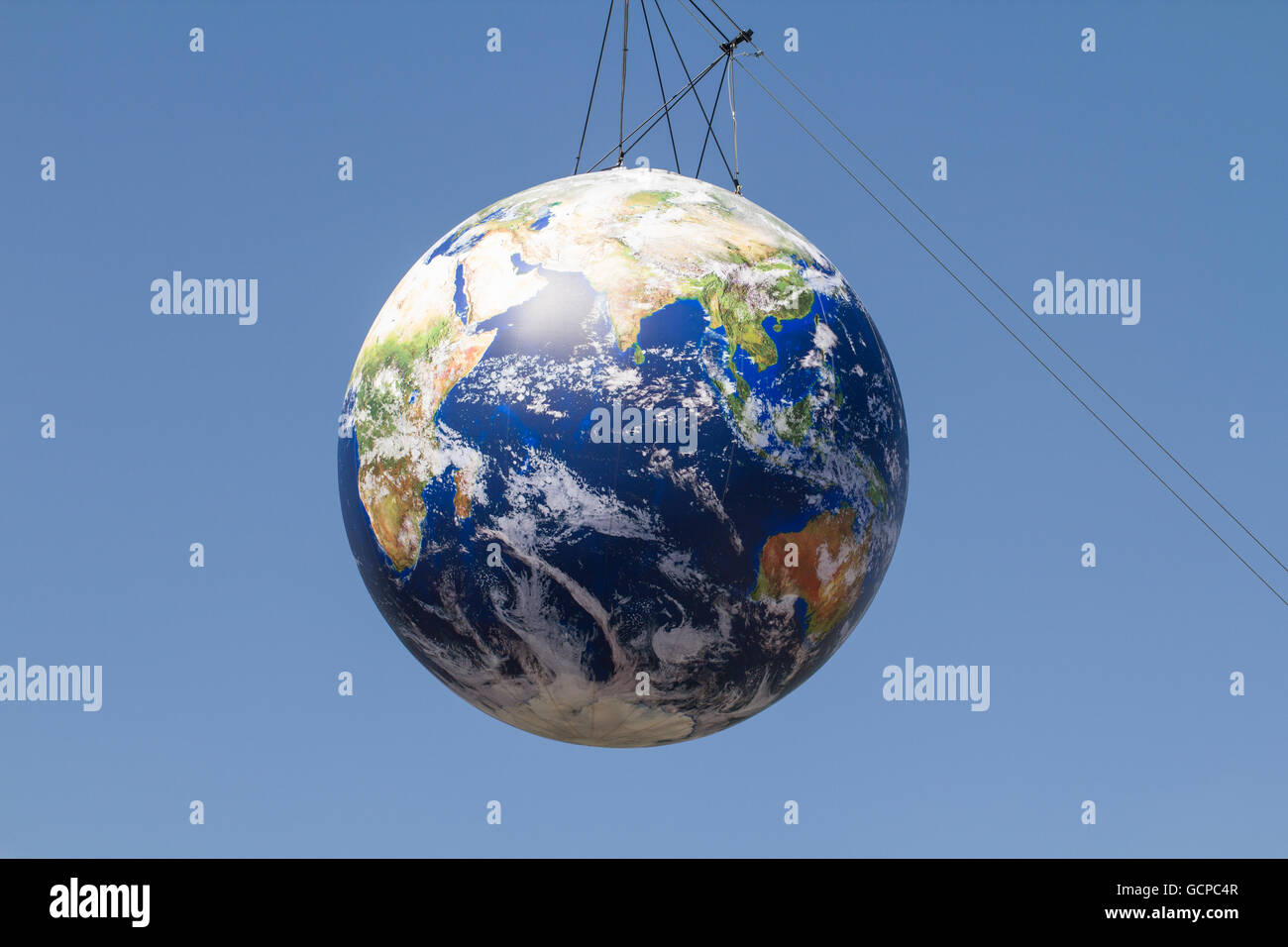 La planète terre suspendu balloon Banque D'Images