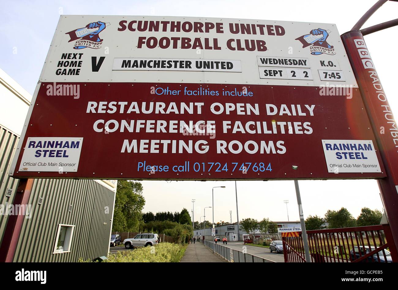 Football - Carling Cup - troisième tour - Scunthorpe United / Manchester United - Glanford Park.Vue générale de l'affiche des présentoirs à Glanford Park, où se trouve Scunthorpe United Banque D'Images