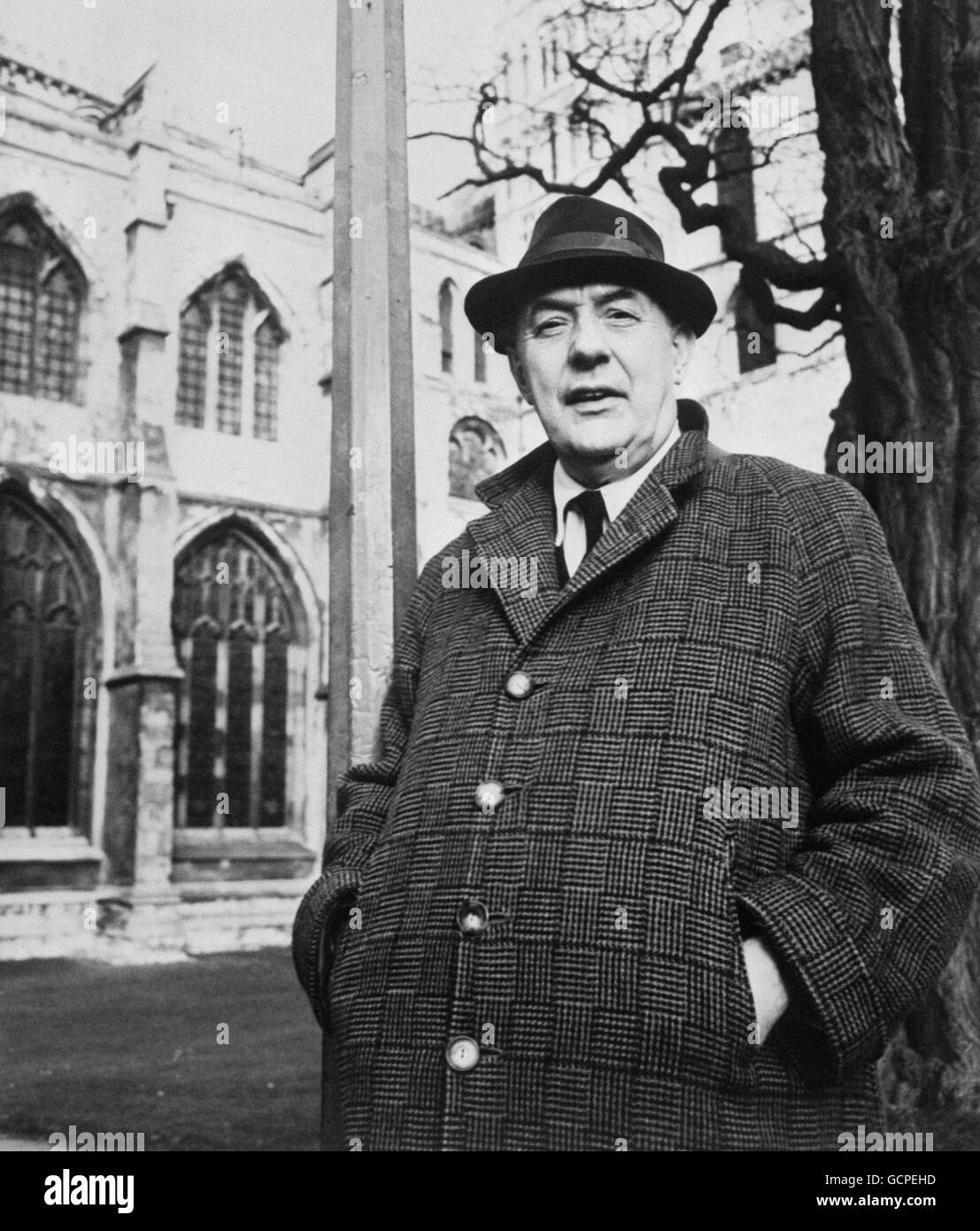 Sir John Betjeman, qui a été nommé poète lauréat pour succéder à feu Cecil Day-Lewis. Banque D'Images