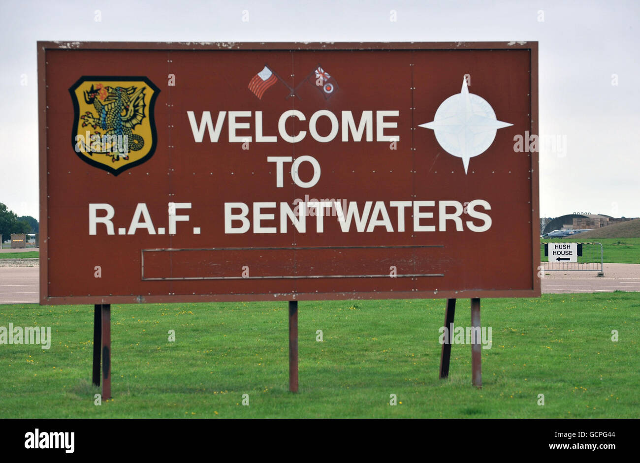 Vue générale de la signalisation à l'ancienne base de la RAF Bentwaters près de la forêt de Rendlesham, Suffolk. Banque D'Images