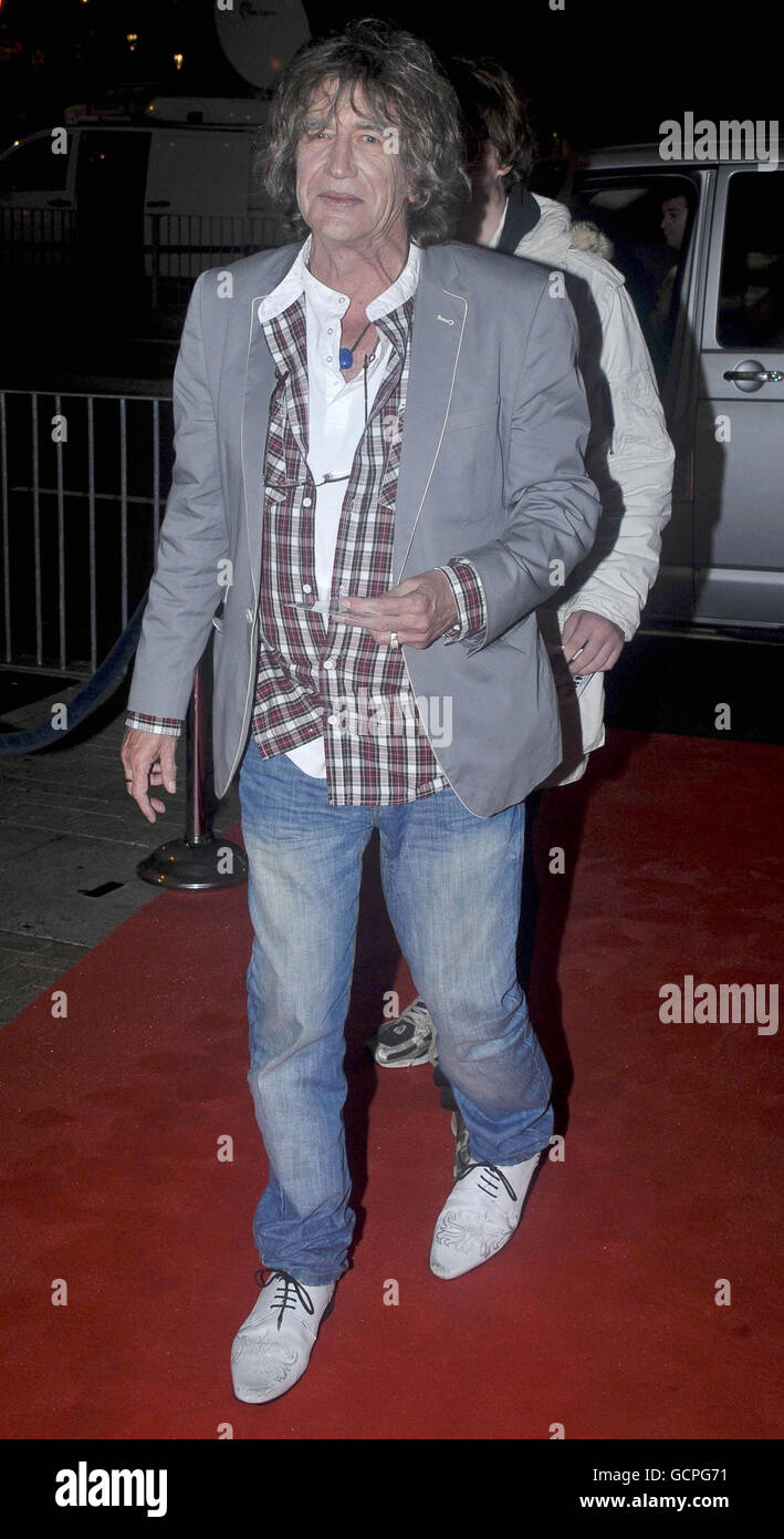 Howard Marks arrive sur le tapis rouge à Cineworld, Cardiff, pour la première galloise du film M. Nice. Banque D'Images