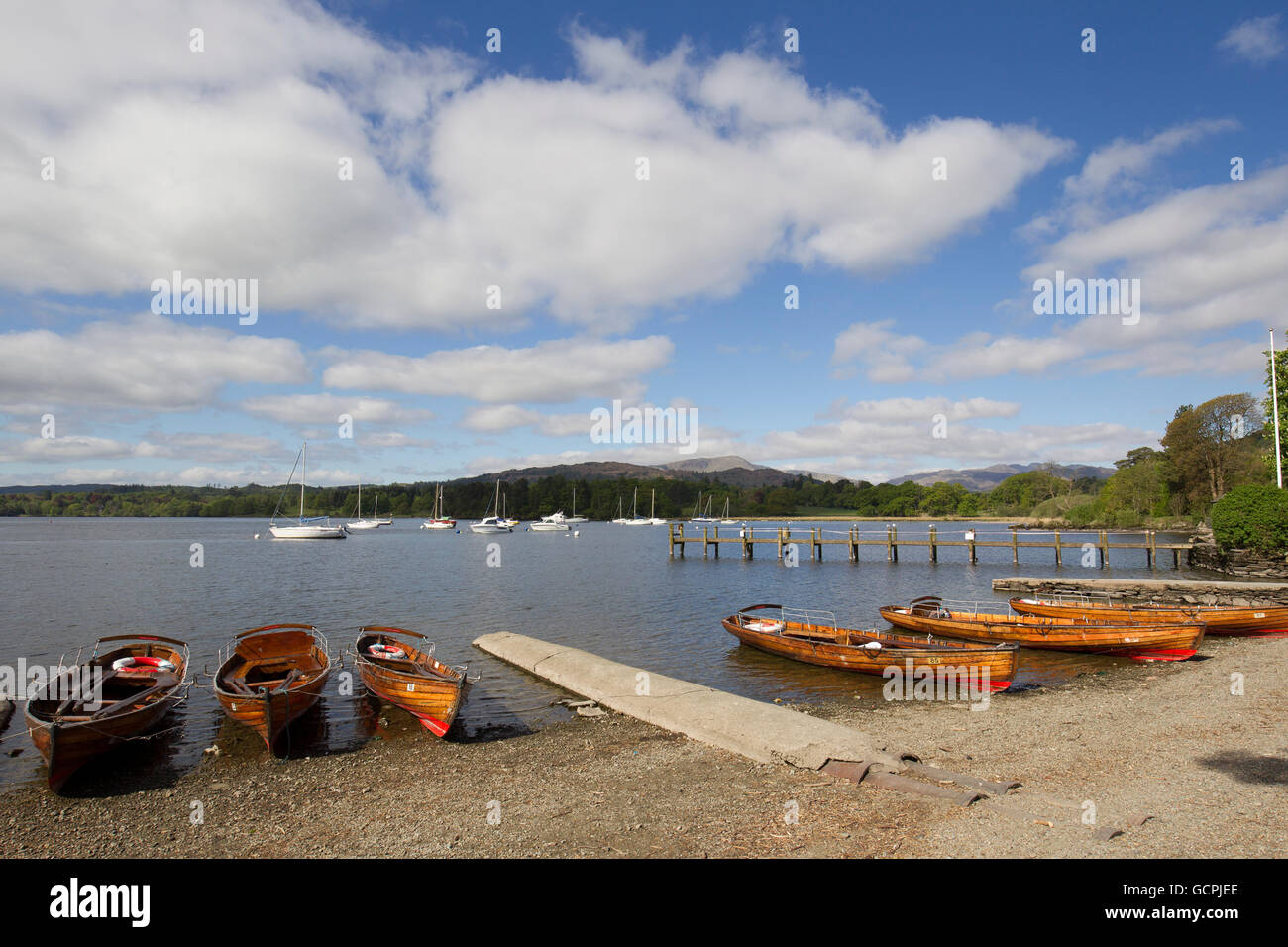 Waterhead Ambleside - Lac Windermere - barques traditionnelles en bois à la location Banque D'Images