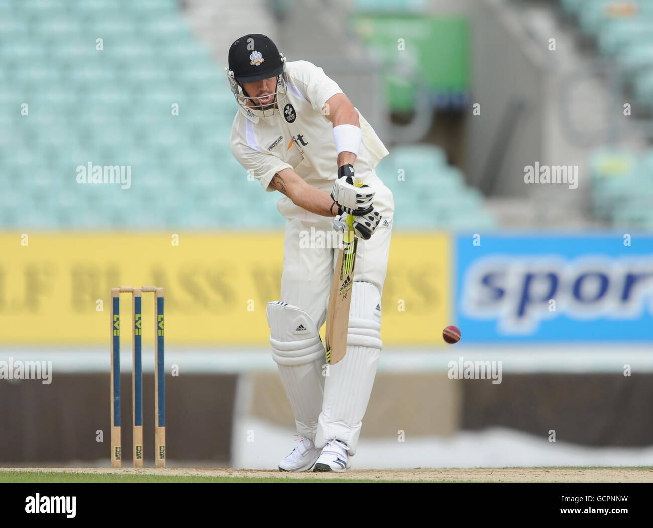 Cricket - LV County Championship - Division 2 - quatrième jour - Surrey / Glamourgan - Brit Insurance Oval.Kevin Pietersen, de Surrey, se batte pendant le LV County Championship au Brit Insurance Oval, à Londres. Banque D'Images