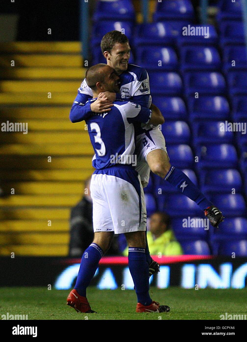 Craig Gardner (8) de Birmingham City célèbre ses points en troisième position But du jeu avec le coéquipier David Murphy (à gauche) Banque D'Images