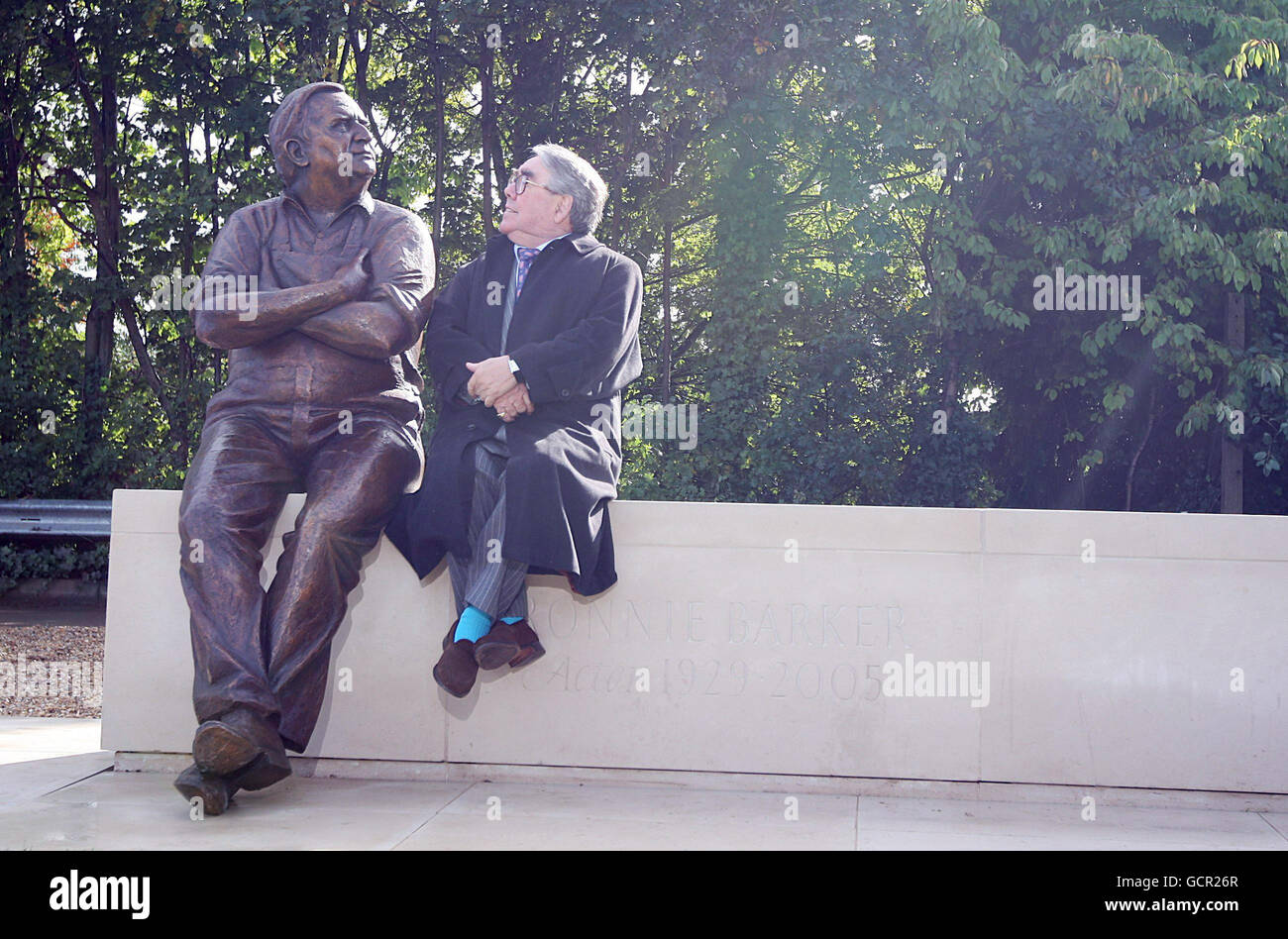 Ronnie Barker statue dévoilée - Aylesbury Banque D'Images