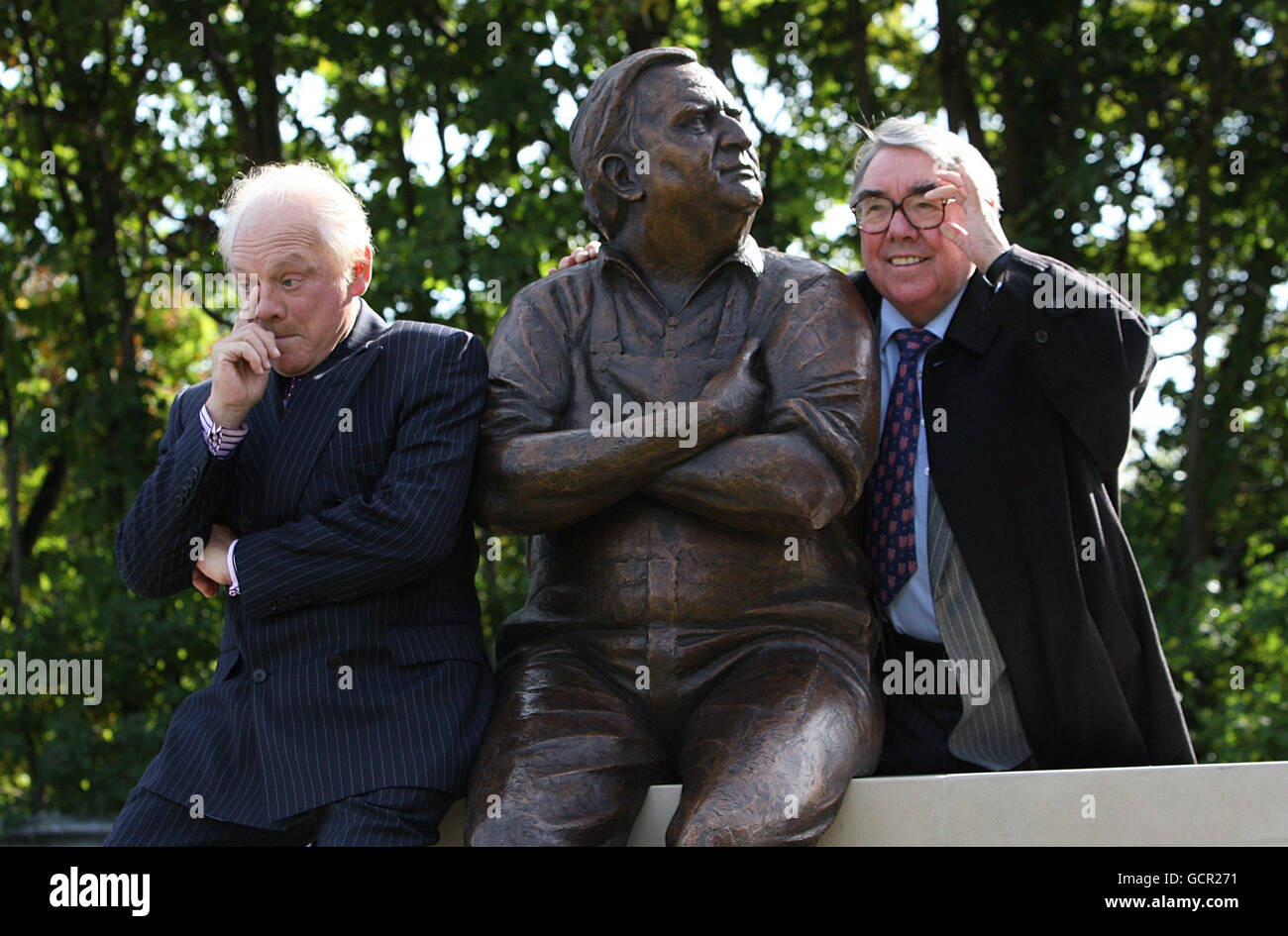 Ronnie Barker statue dévoilée - Aylesbury Banque D'Images