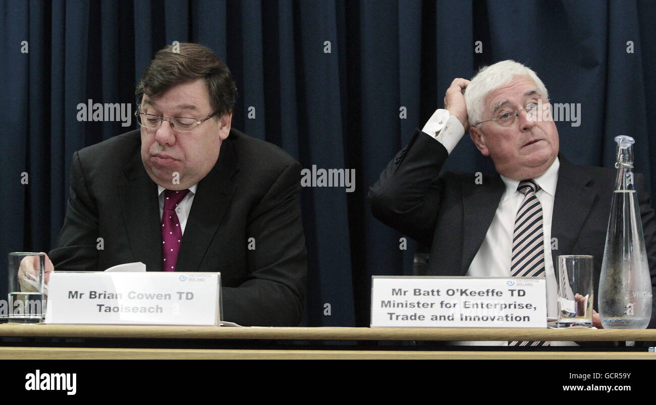 Taoiseach Brian Cowen et le ministre de l'entreprise Batt O'Keeffe lancent un nouveau plan intégré majeur pour le commerce, le tourisme et l'investissement, en compagnie des ministres qui ont travaillé sur la stratégie à Enterprise Ireland, East point Business Park Dublin aujourd'hui. Banque D'Images