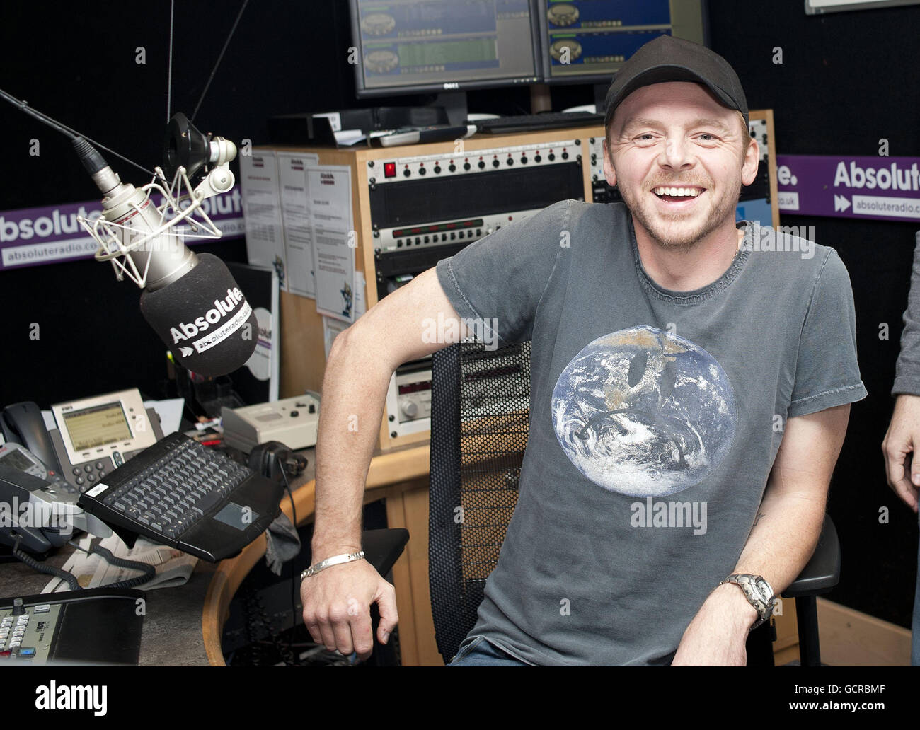 Simon Pegg apparaît sur Christian O'Connell's Breakfast Show sur Absolute radio, dans leurs studios du centre de Londres. Banque D'Images