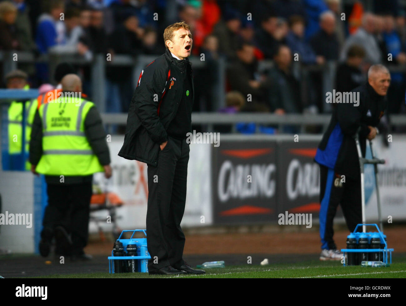 Phil Parkinson, le directeur de Charlton Athletic, s'est hit dans son équipe contre Carlisle United lors du match de npower League One à Brunton Park, Carlise. Banque D'Images