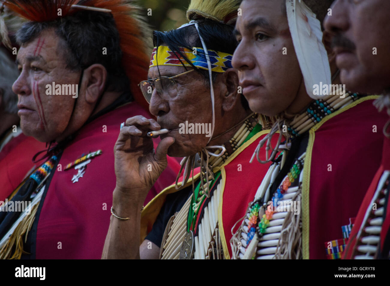 Les anciens combattants honorés à l'Blackleggings Kiowa Warrior Society Pow-wow. Anadarko, Oklahoma, États-Unis Banque D'Images