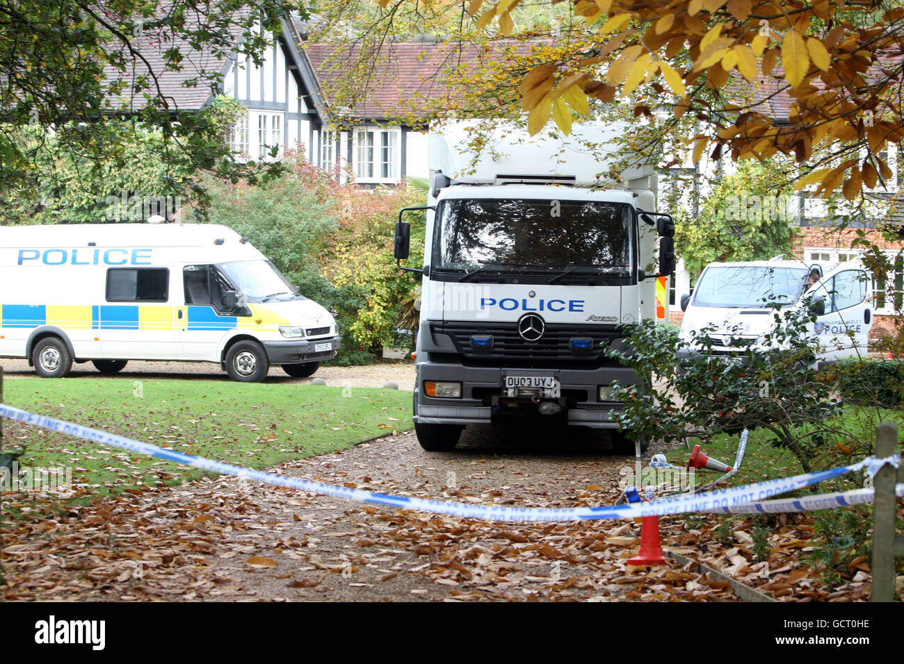 La scène à Tun Cottage à Ascot, Berkshire où la police recherche continue pour Joanne Brown qui, selon eux, a été assassinée. Banque D'Images