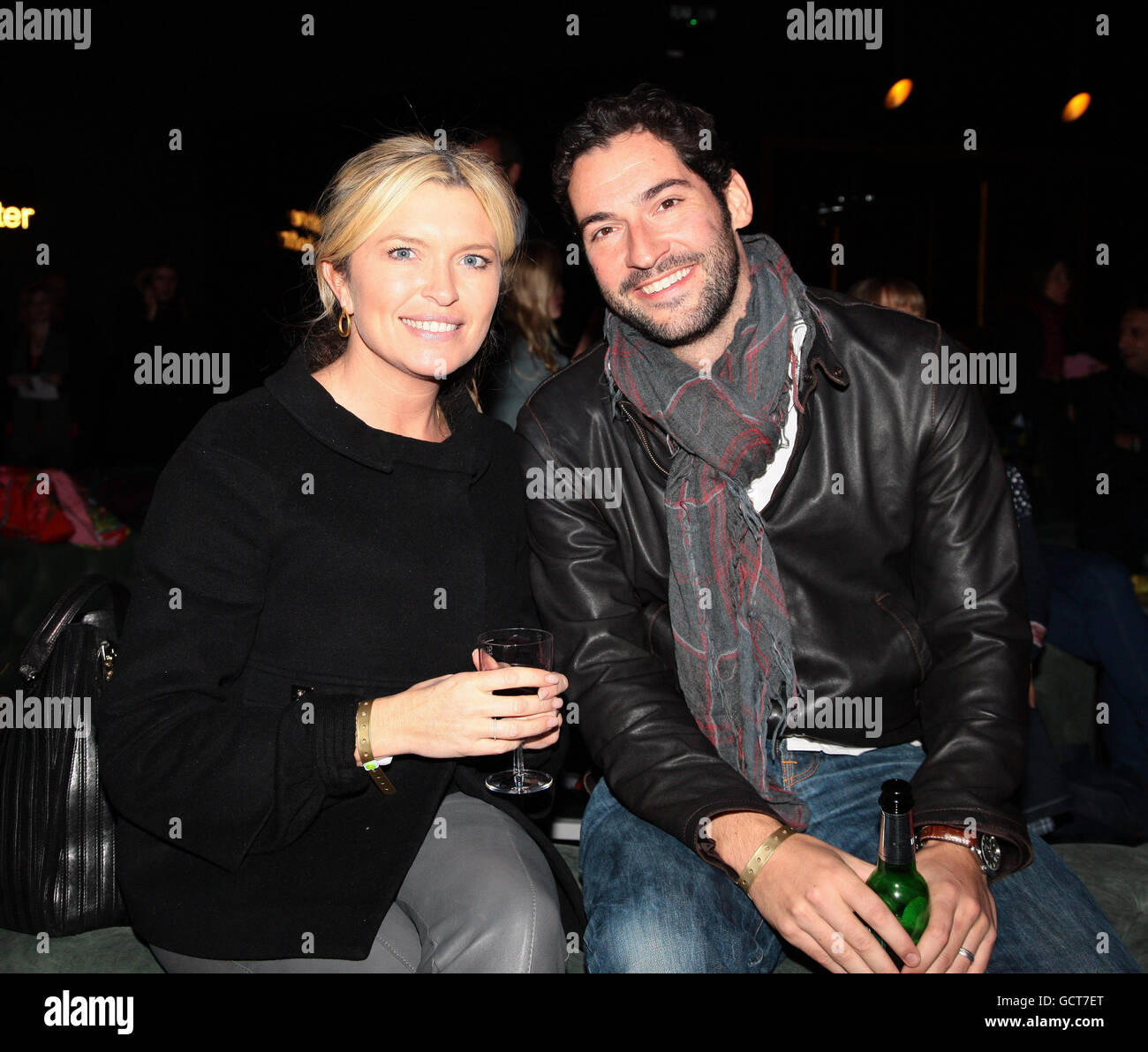 L'actrice Tina Hobley et Tom Ellis au lancement de Disney on Ice 100 Years of Magic à l'O2 dans le sud de Londres. Banque D'Images