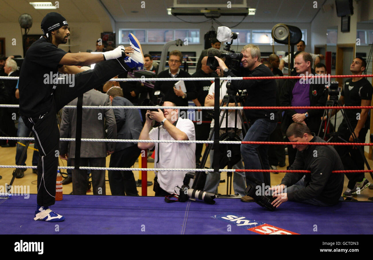 David Haye lors d'un entraînement médiatique au club de fitness et de gym Ricky Hatton de Hyde. Banque D'Images