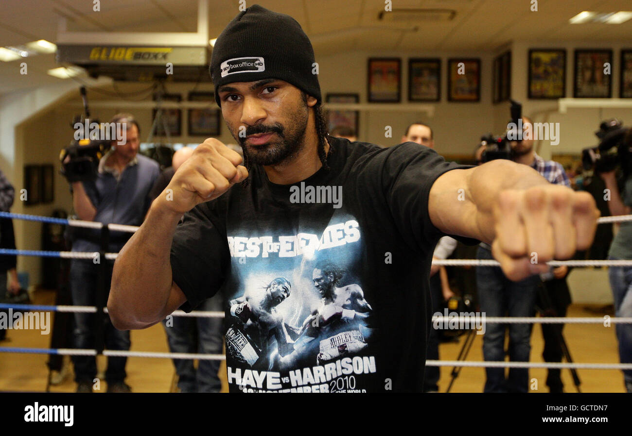 David Haye lors d'un entraînement médiatique au club de fitness et de gym Ricky Hatton de Hyde. Banque D'Images