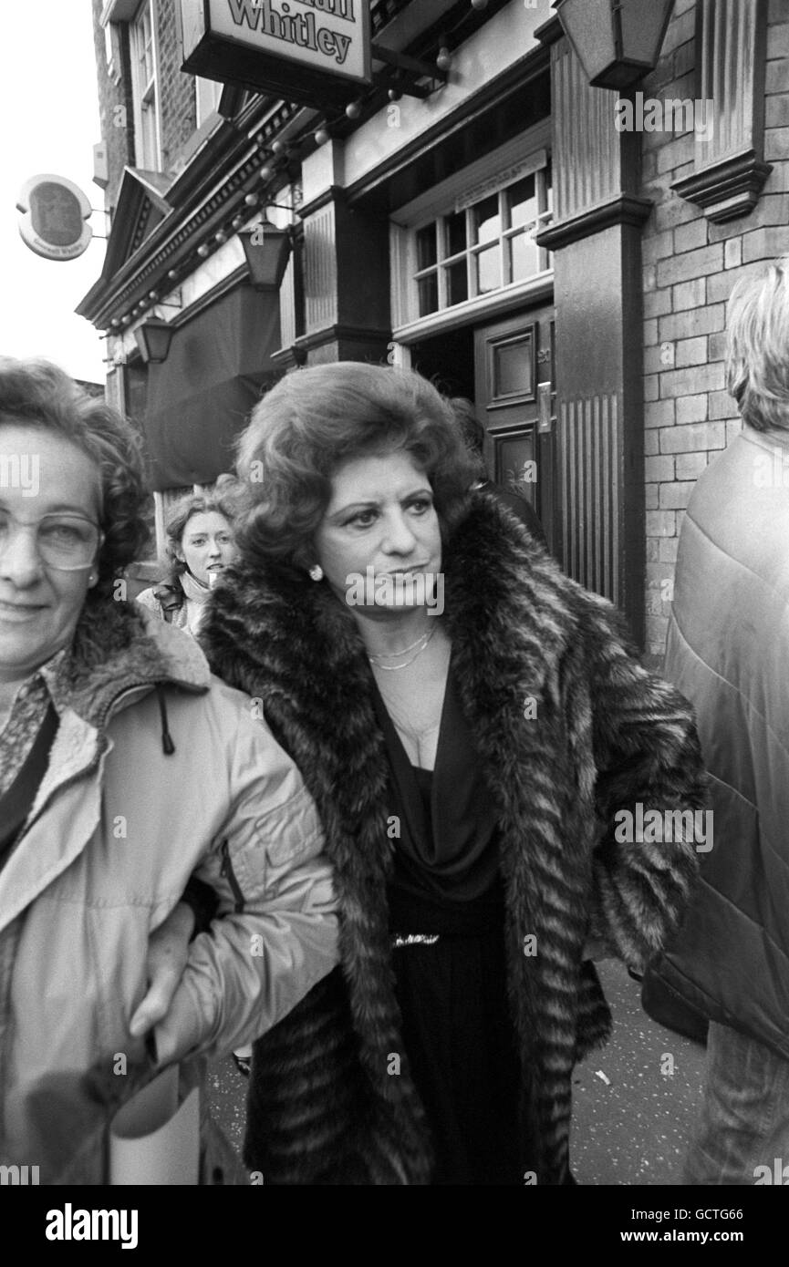 Télévision - ITV - Coronation Street - Granada Studios, Manchester.L'actrice Pat Phoenix sur la rue Coronation se fixe après son apparition finale en tant qu'Elsie Tanner. Banque D'Images