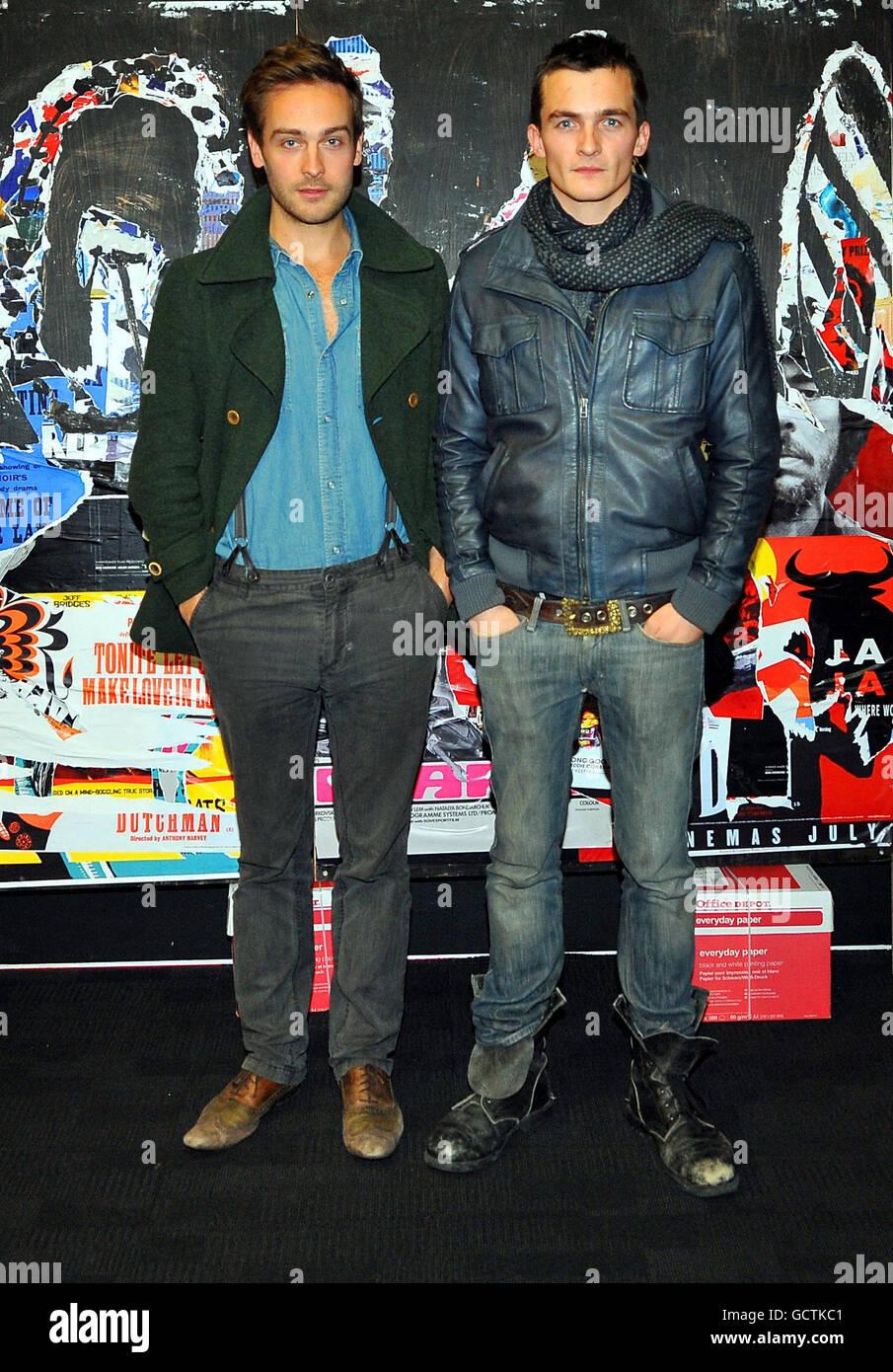 L'acteur Tom Mison (à gauche) et l'écrivain et réalisateur Rupert Friend arrivent pour la première du court-métrage &#8216;Steve&#8217; à l'Atrium de BFI Southbank, Londres, dans le cadre du 54e programme court-métrage du BFI London film Festival Close Friends and Family Only. Banque D'Images