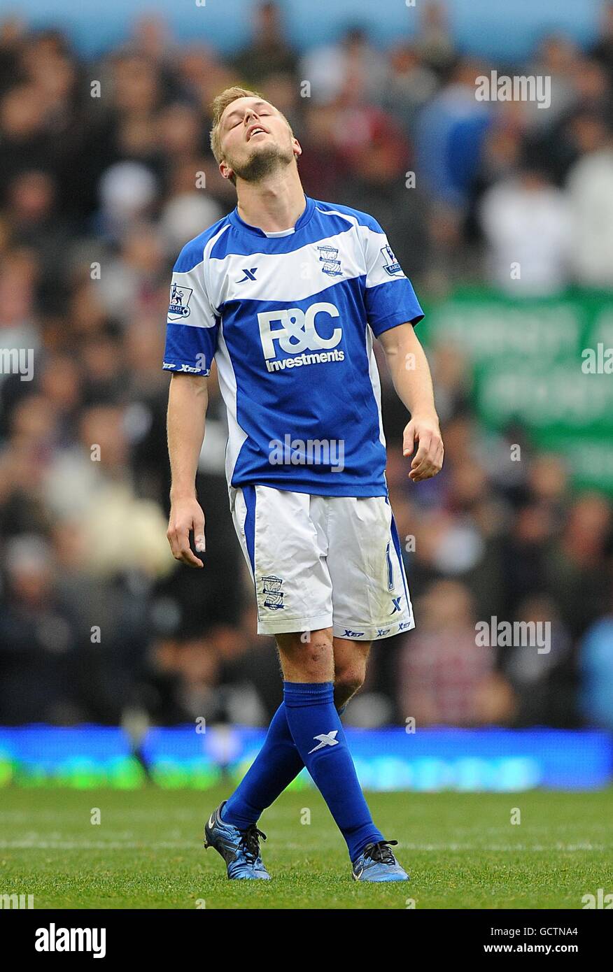 Football - Barclays Premier League - Aston Villa / Birmingham City - Villa Park. Sebastian Larsson de Birmingham City semble abattu Banque D'Images